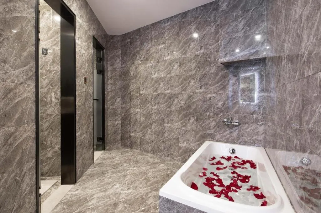 Hongqiao Pujue International Zhongshan Park Metro Station