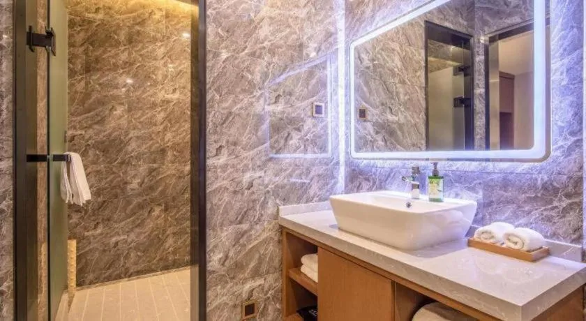 Hongqiao Pujue International Zhongshan Park Metro Station