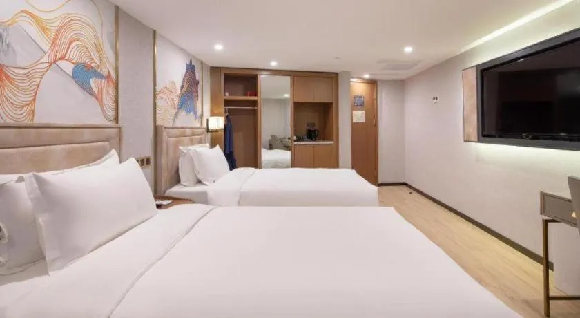 Bed in Hongqiao Pujue International Zhongshan Park Metro Station