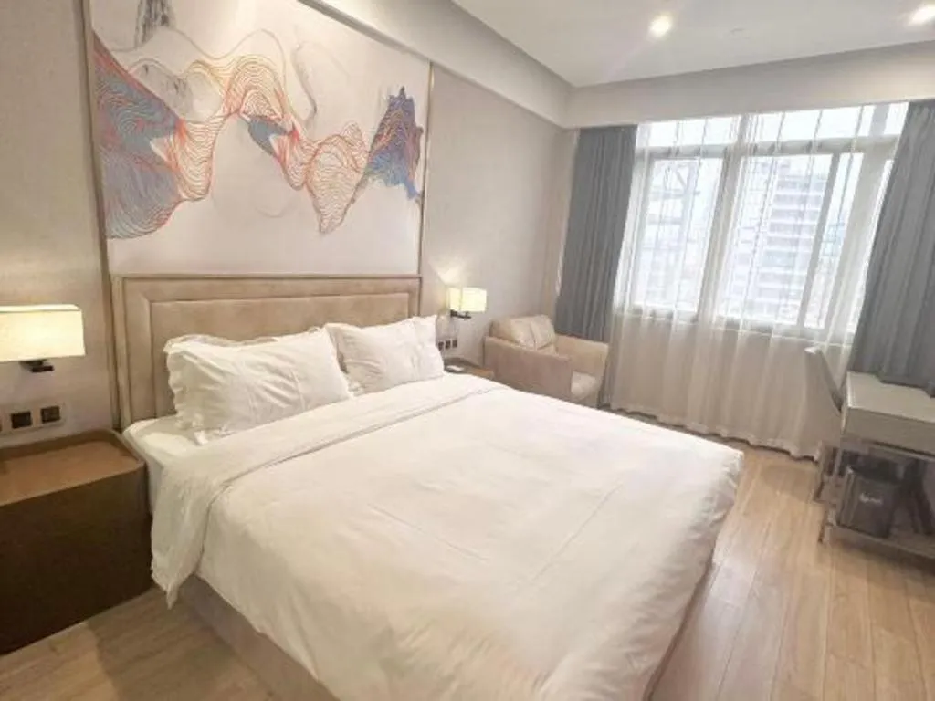 Bed in Hongqiao Pujue International Zhongshan Park Metro Station