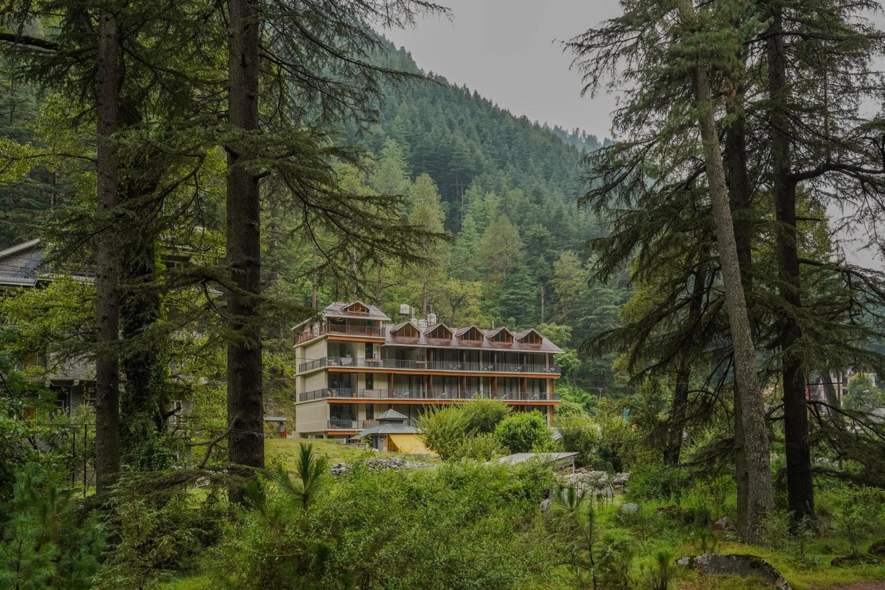 Property building in North Deodar Resort, Kasol