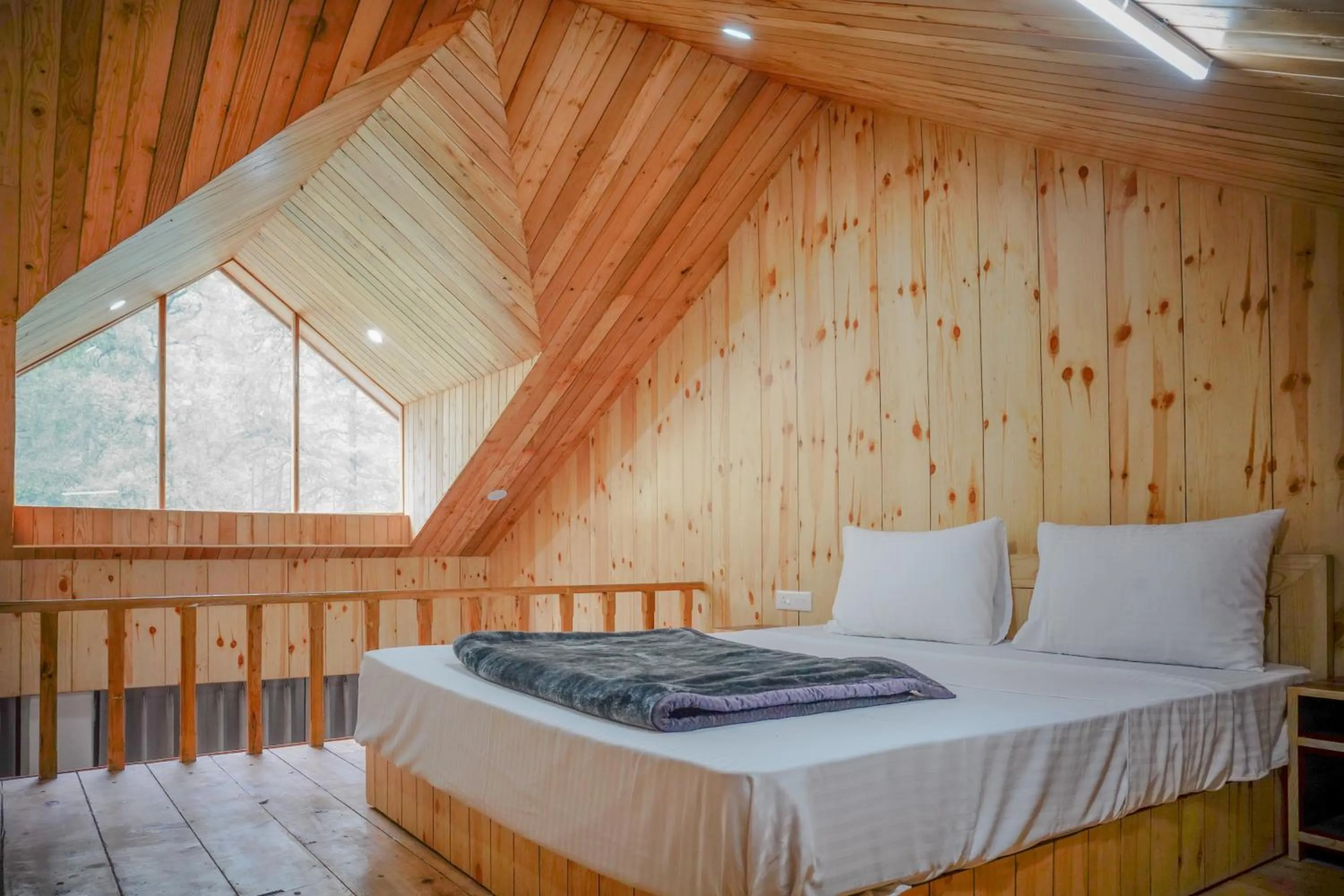 Bed in North Deodar Resort, Kasol