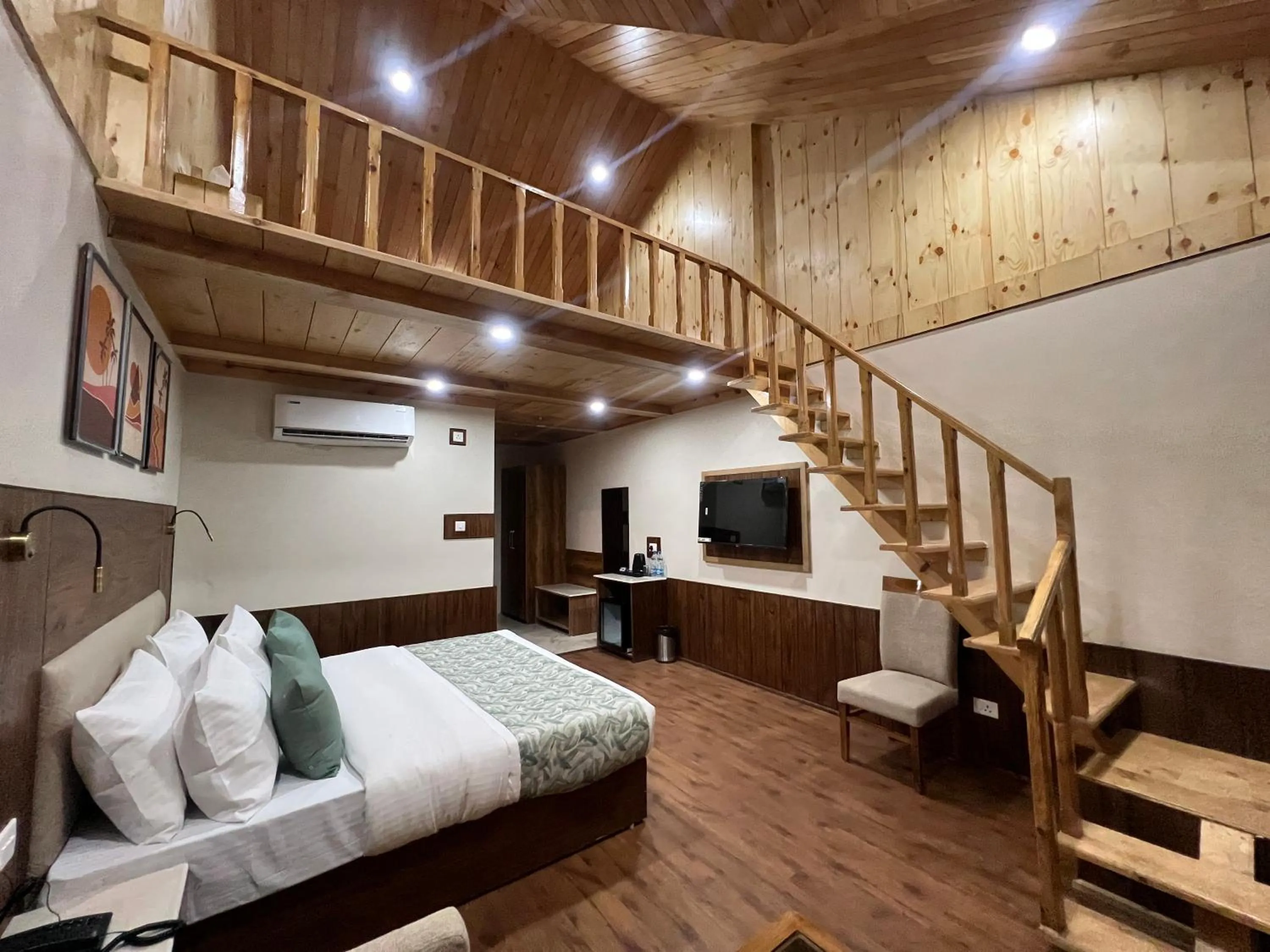 Bed in North Deodar Resort, Kasol
