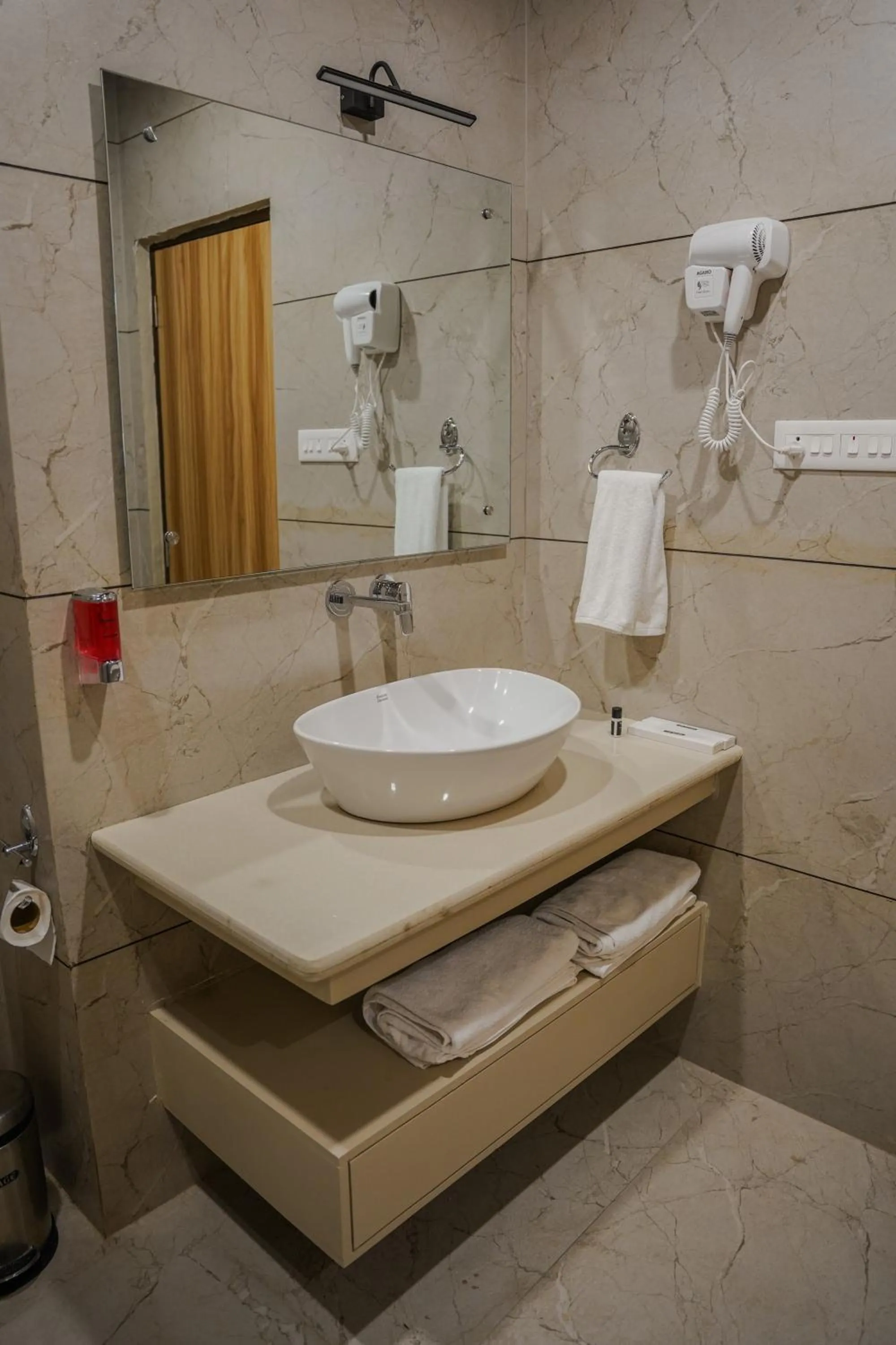 hair dryier in North Deodar Resort, Kasol