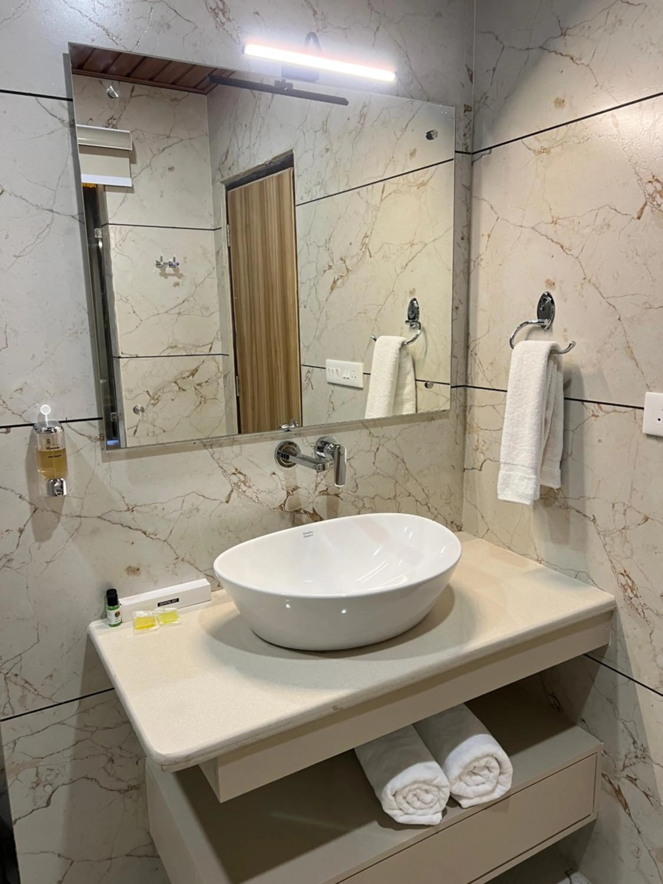 Bathroom in North Deodar Resort, Kasol