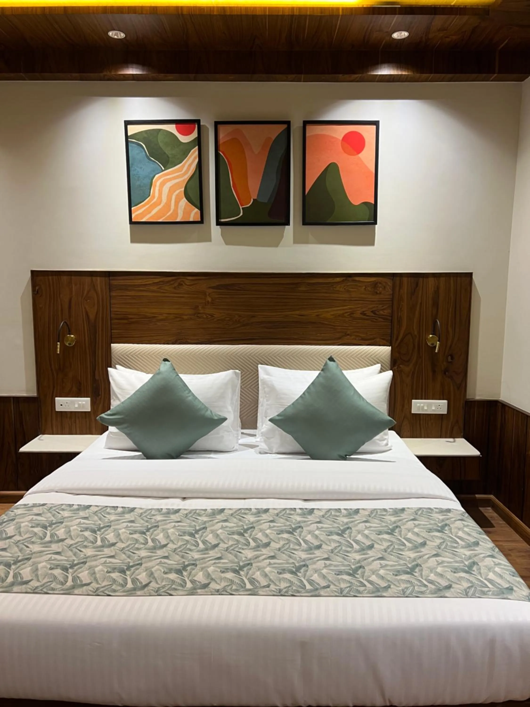 Bed in North Deodar Resort, Kasol