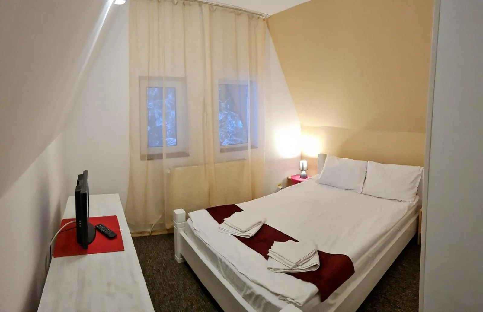 Bed in Pensiunea Happy Inn