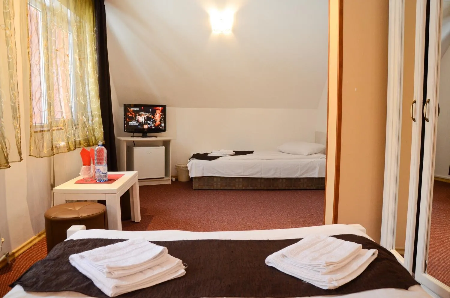 Bed in Pensiunea Happy Inn