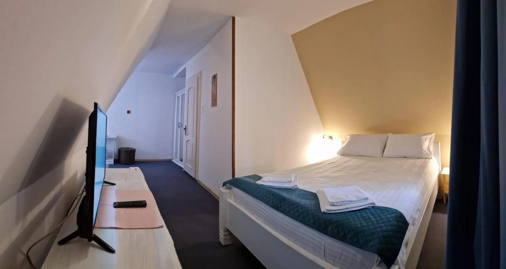 Bed in Pensiunea Happy Inn