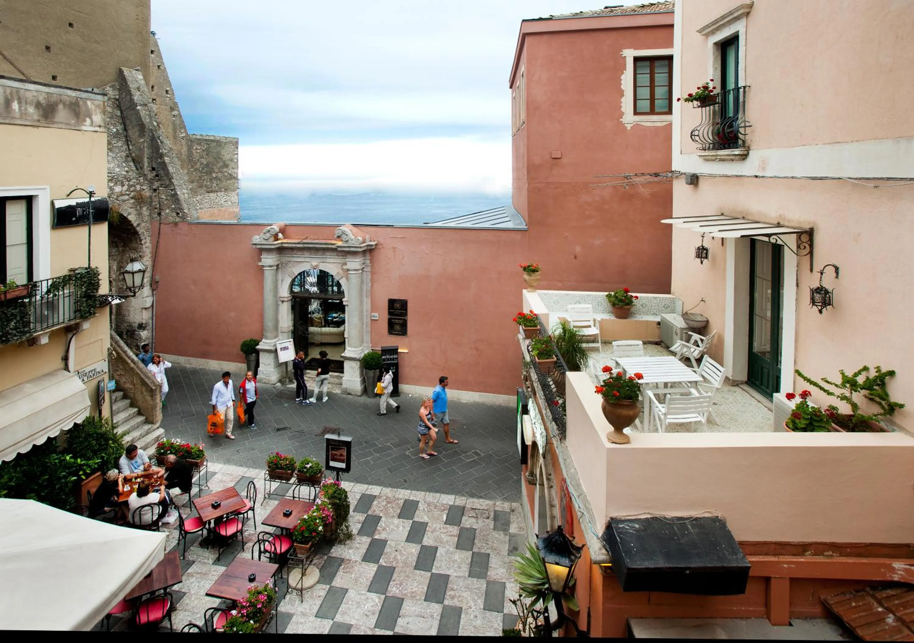 Property building in Porta Di Mezzo Luxury Suites & Rooms