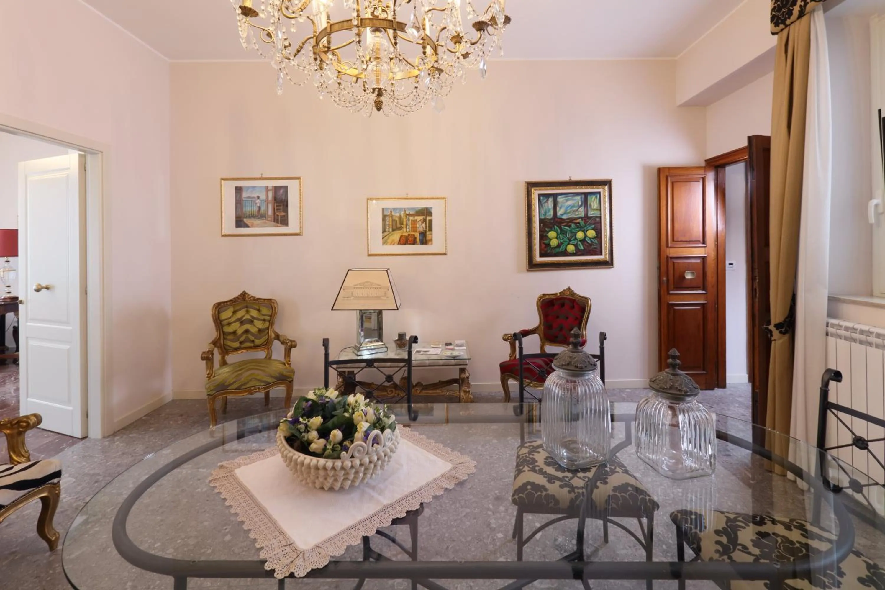 Porta Di Mezzo Luxury Suites & Rooms