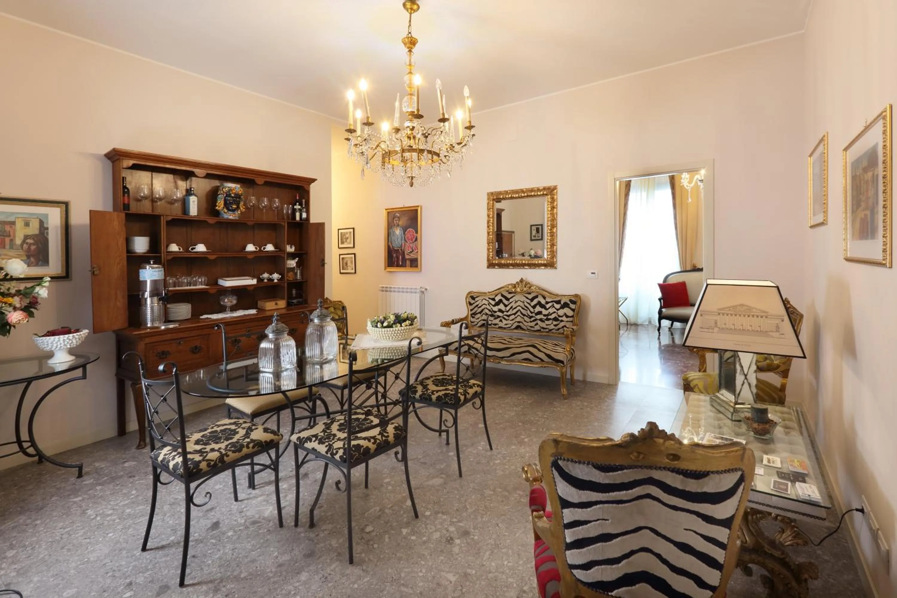 Porta Di Mezzo Luxury Suites & Rooms