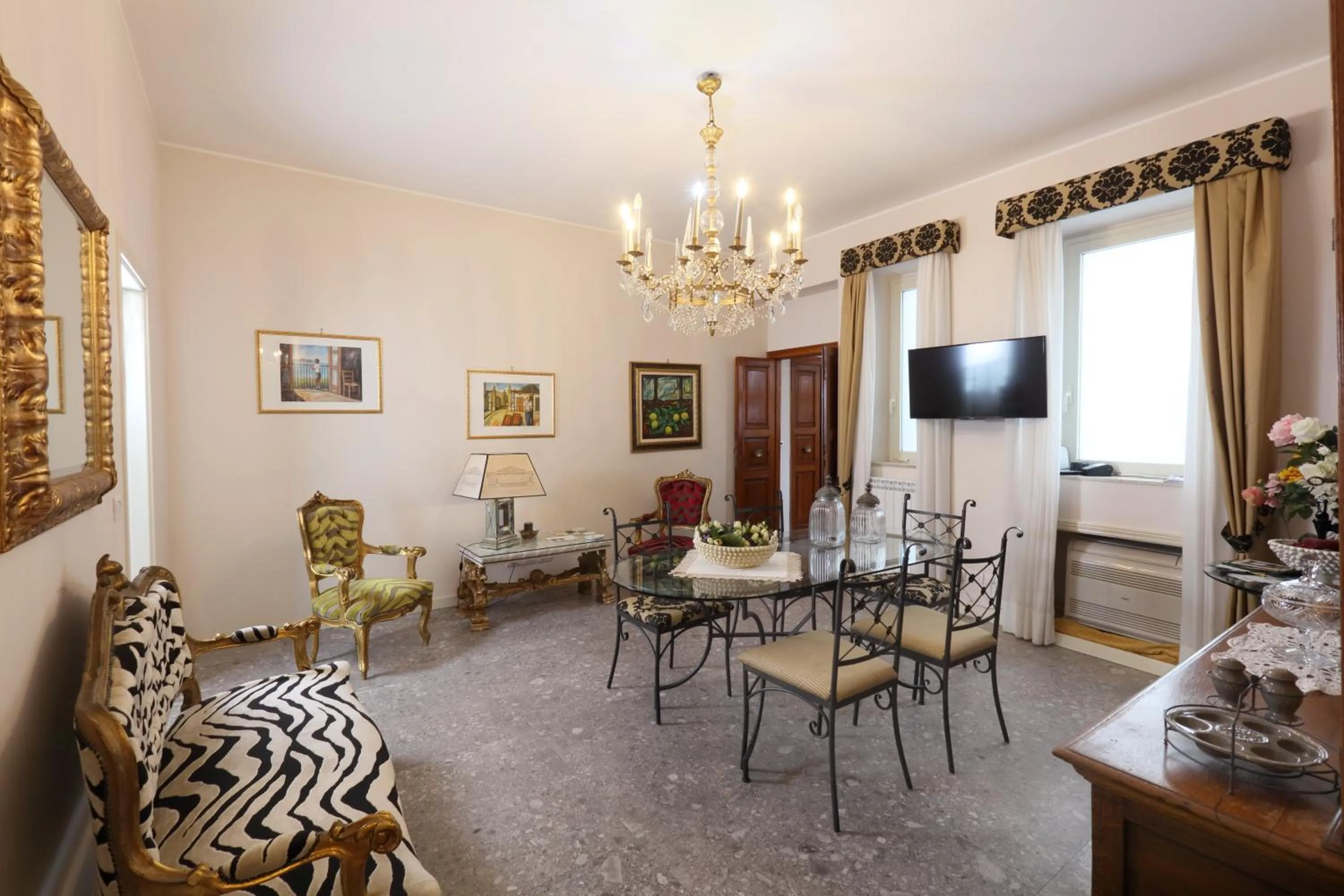 Porta Di Mezzo Luxury Suites & Rooms