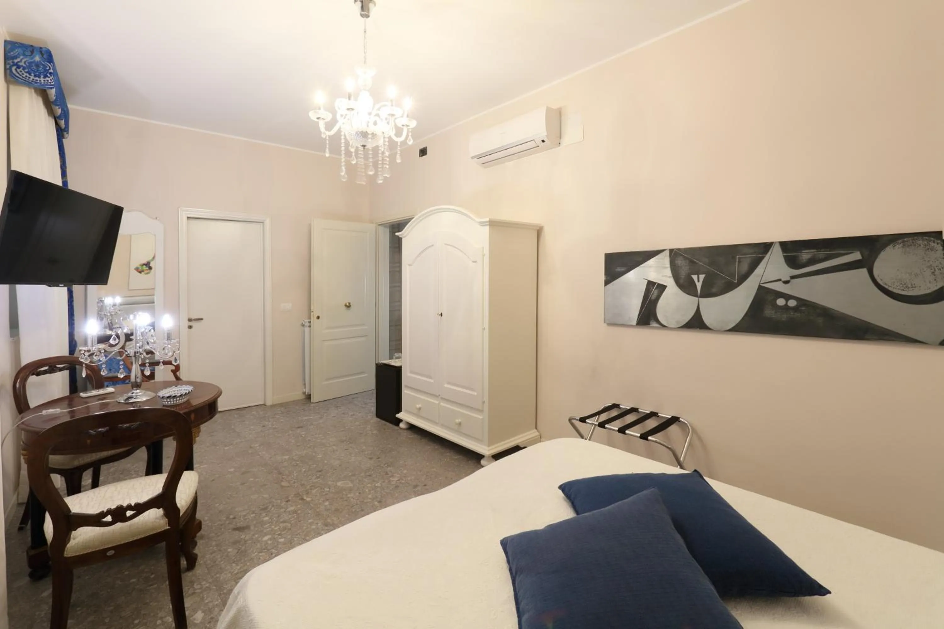 Bed in Porta Di Mezzo Luxury Suites & Rooms