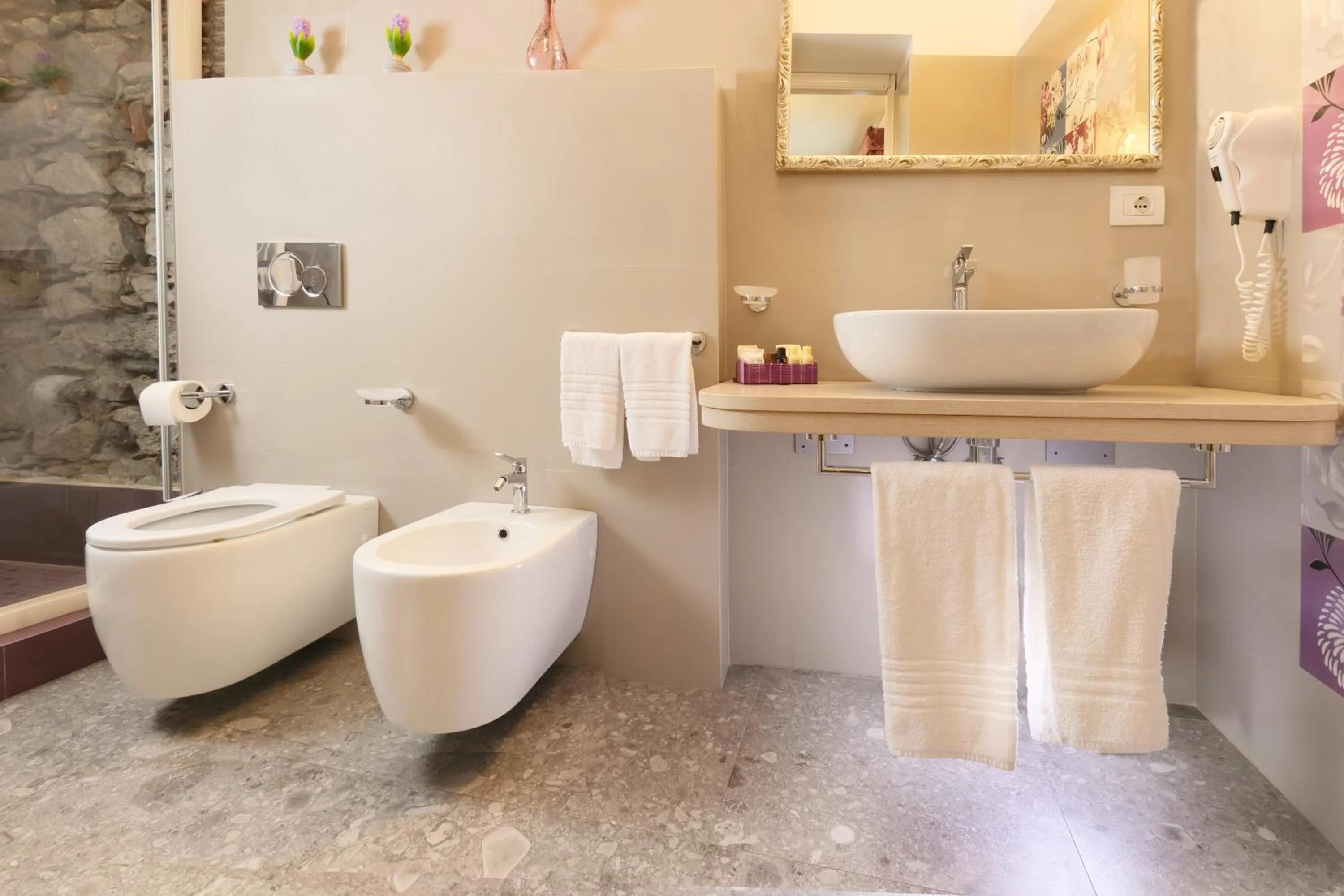 Porta Di Mezzo Luxury Suites & Rooms