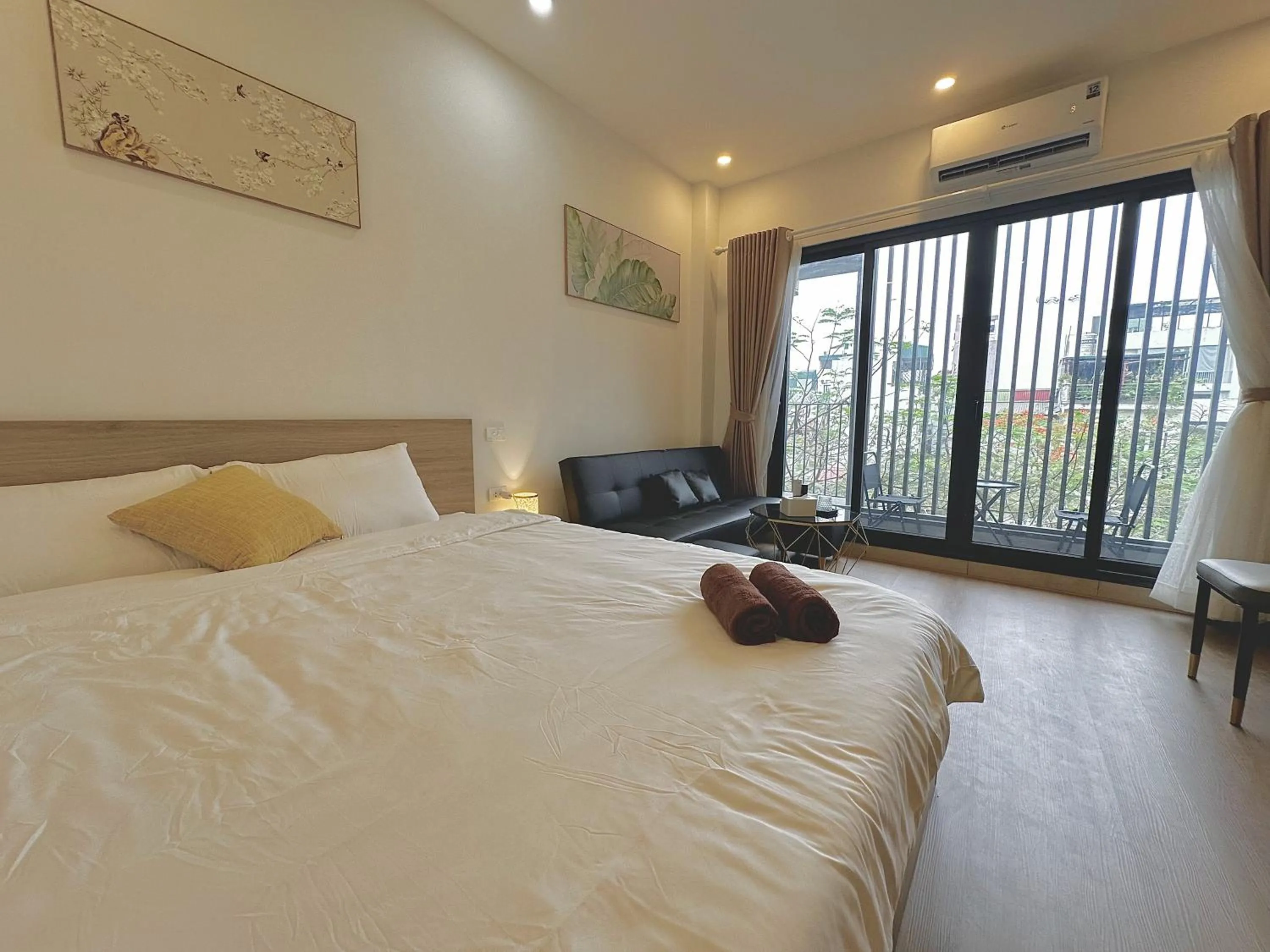 Bed in Happy Home - Big Balcony - Best Location