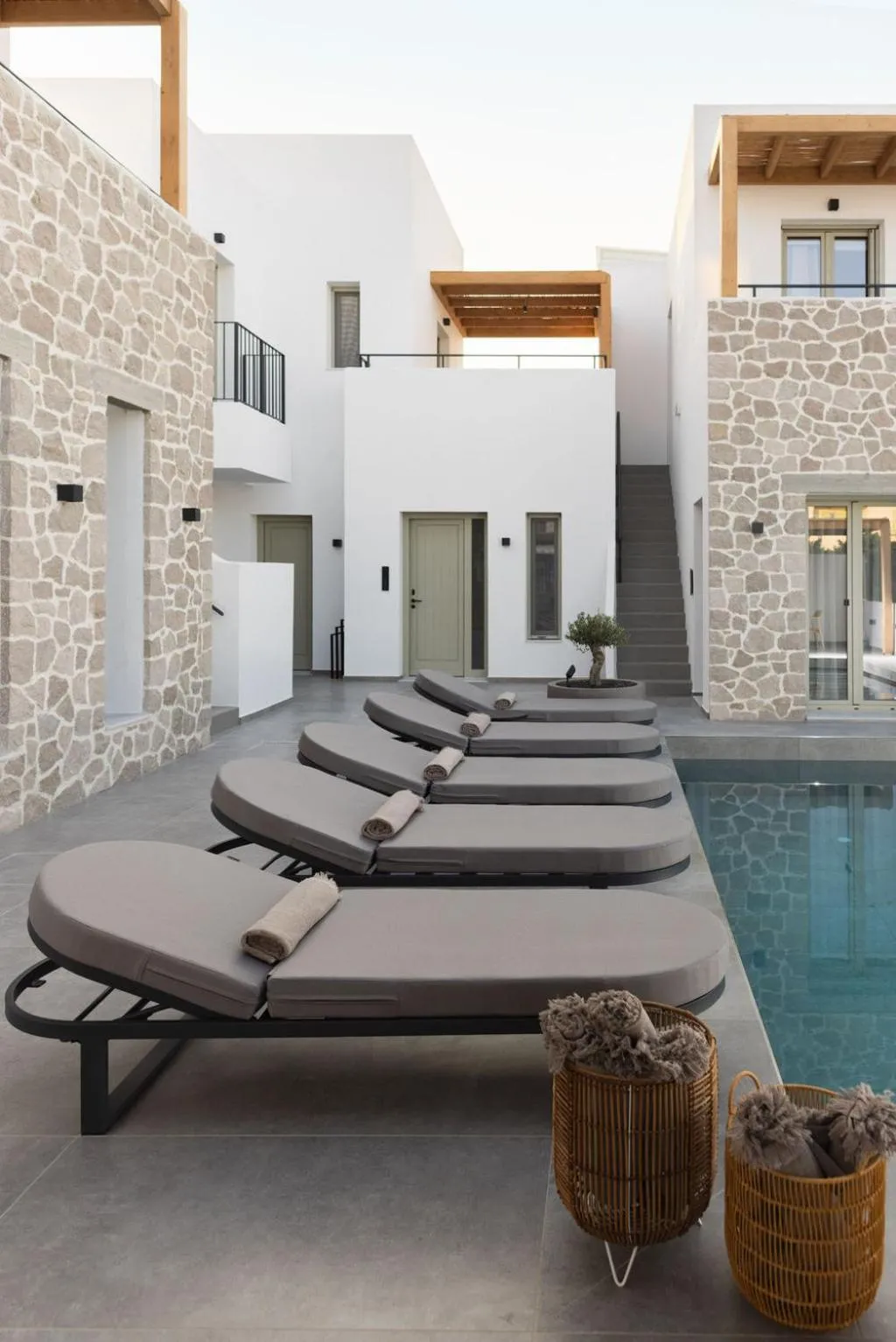 Swimming pool in Kalea Suites