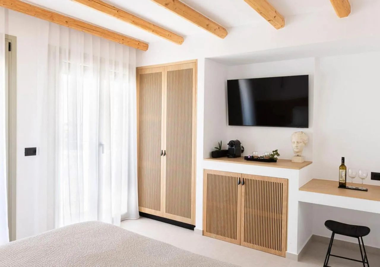 TV and multimedia, Bed in Kalea Suites