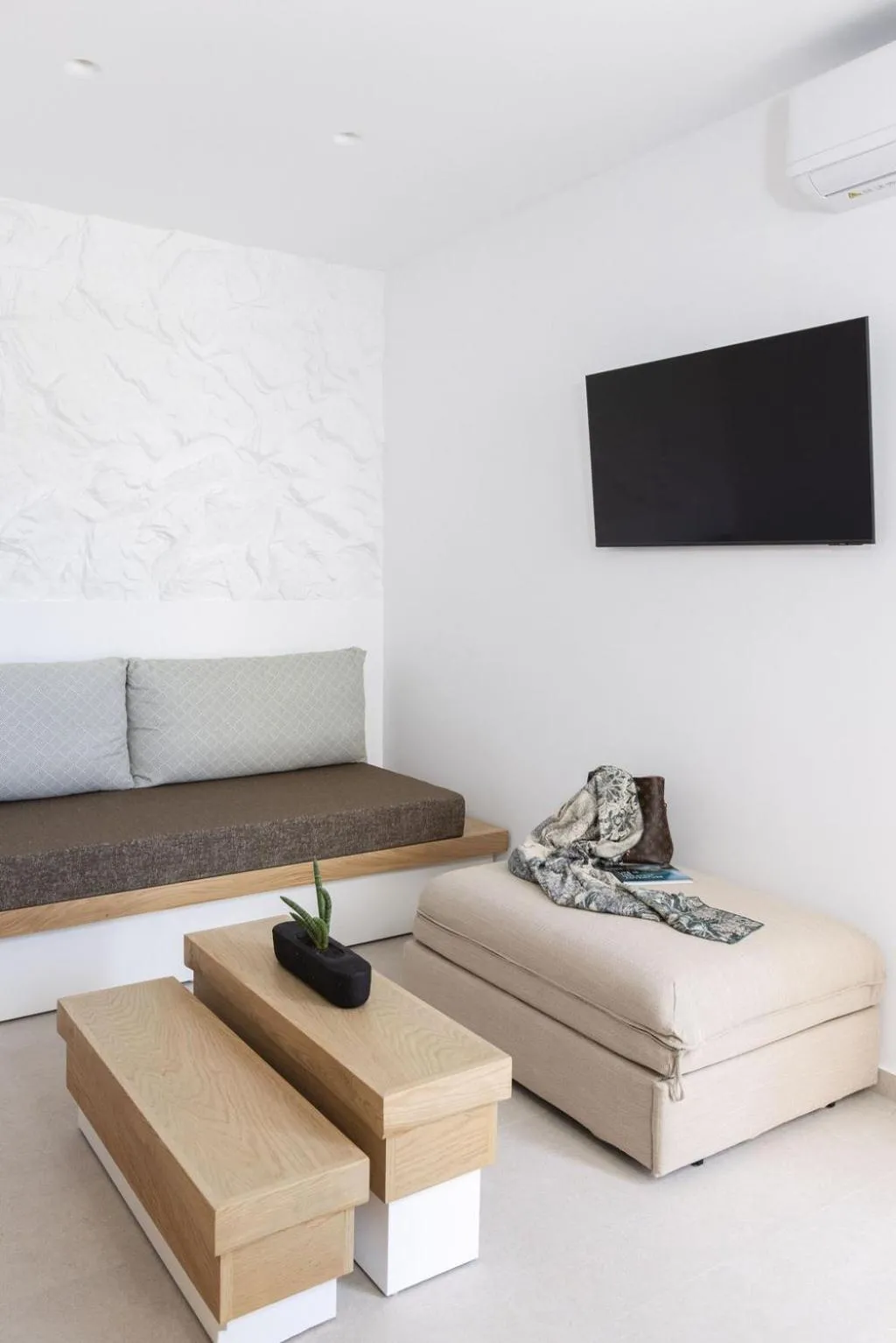 TV and multimedia in Kalea Suites