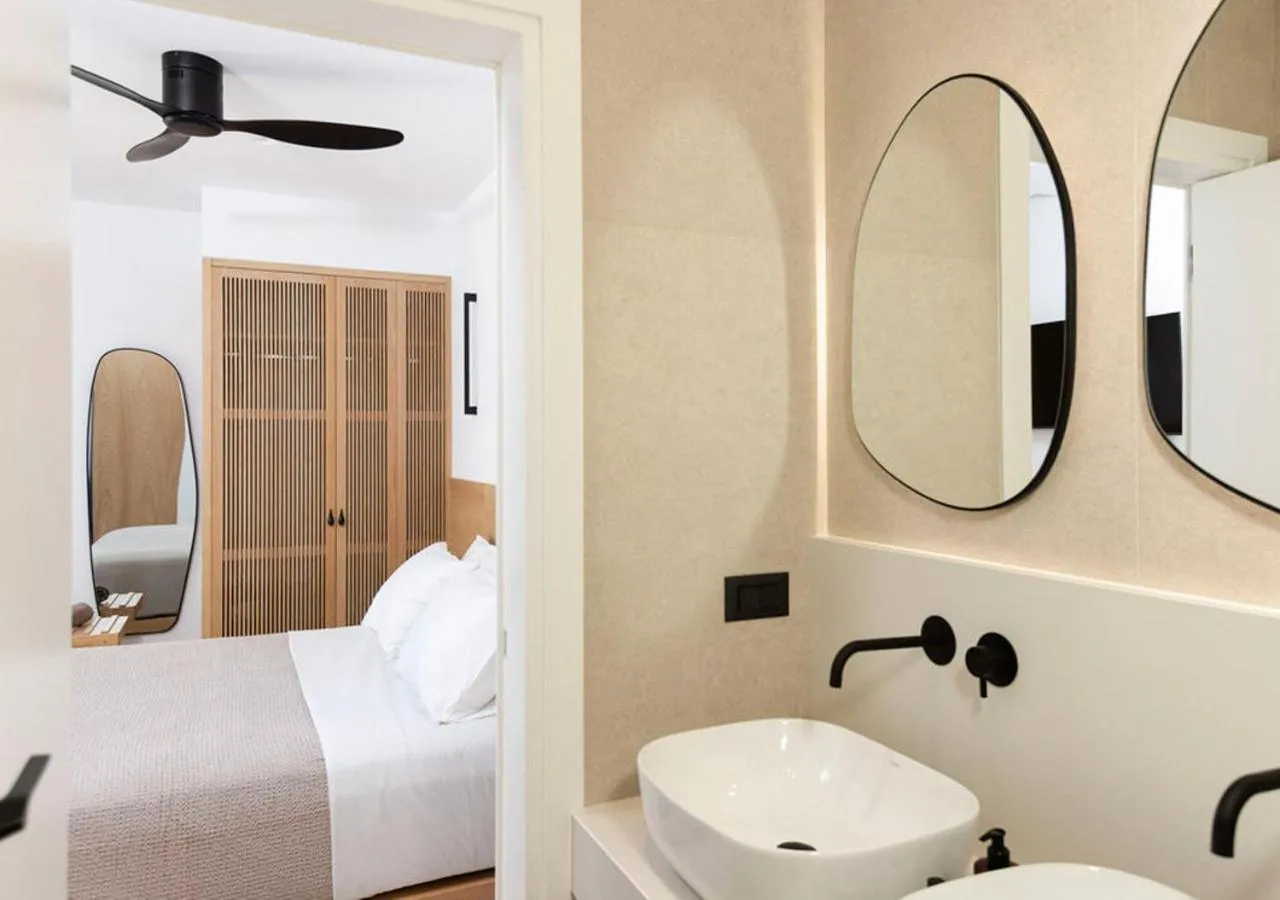 Bathroom, Bed in Kalea Suites