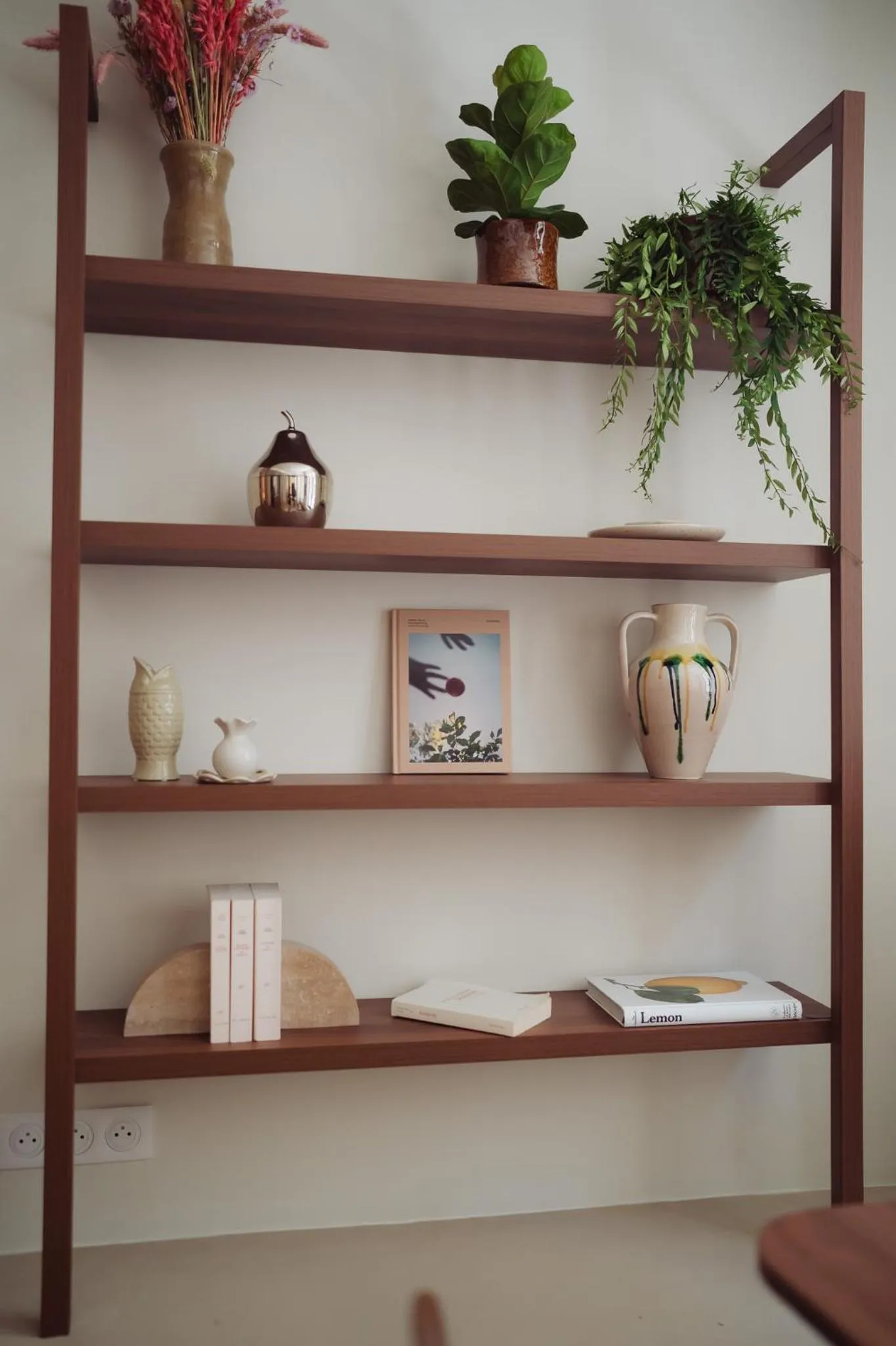 Library in LALA Hôtel