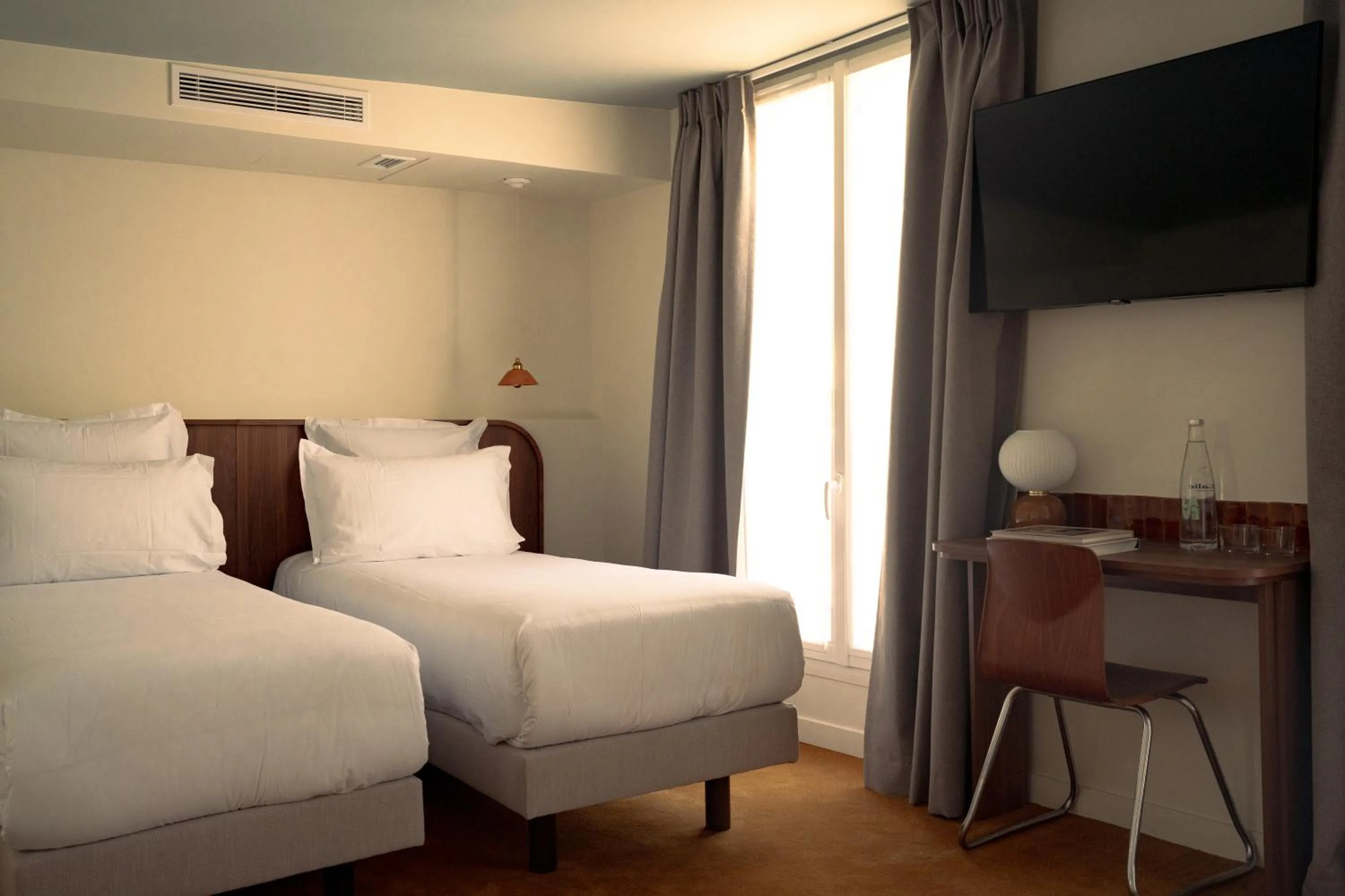 Photo of the whole room, Bed in LALA Hôtel