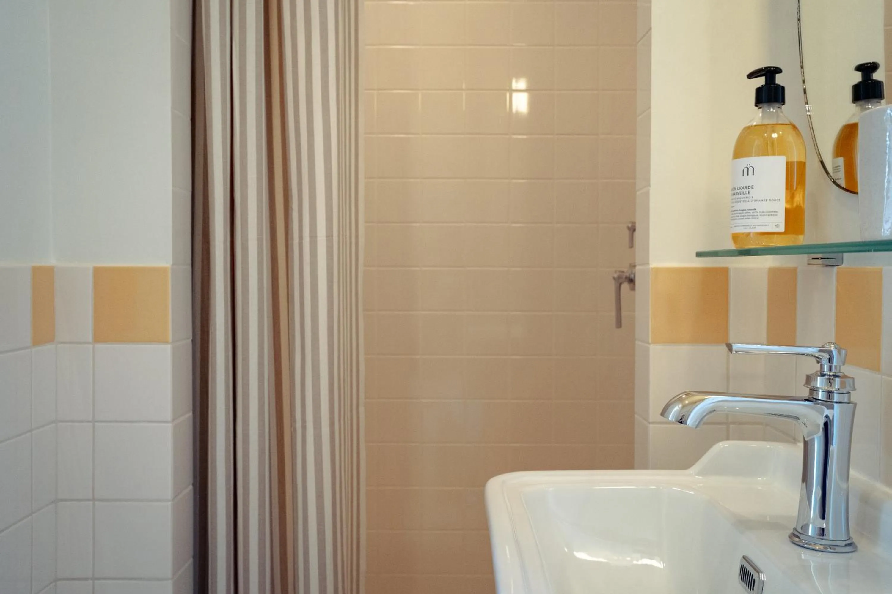 Bathroom in LALA Hôtel