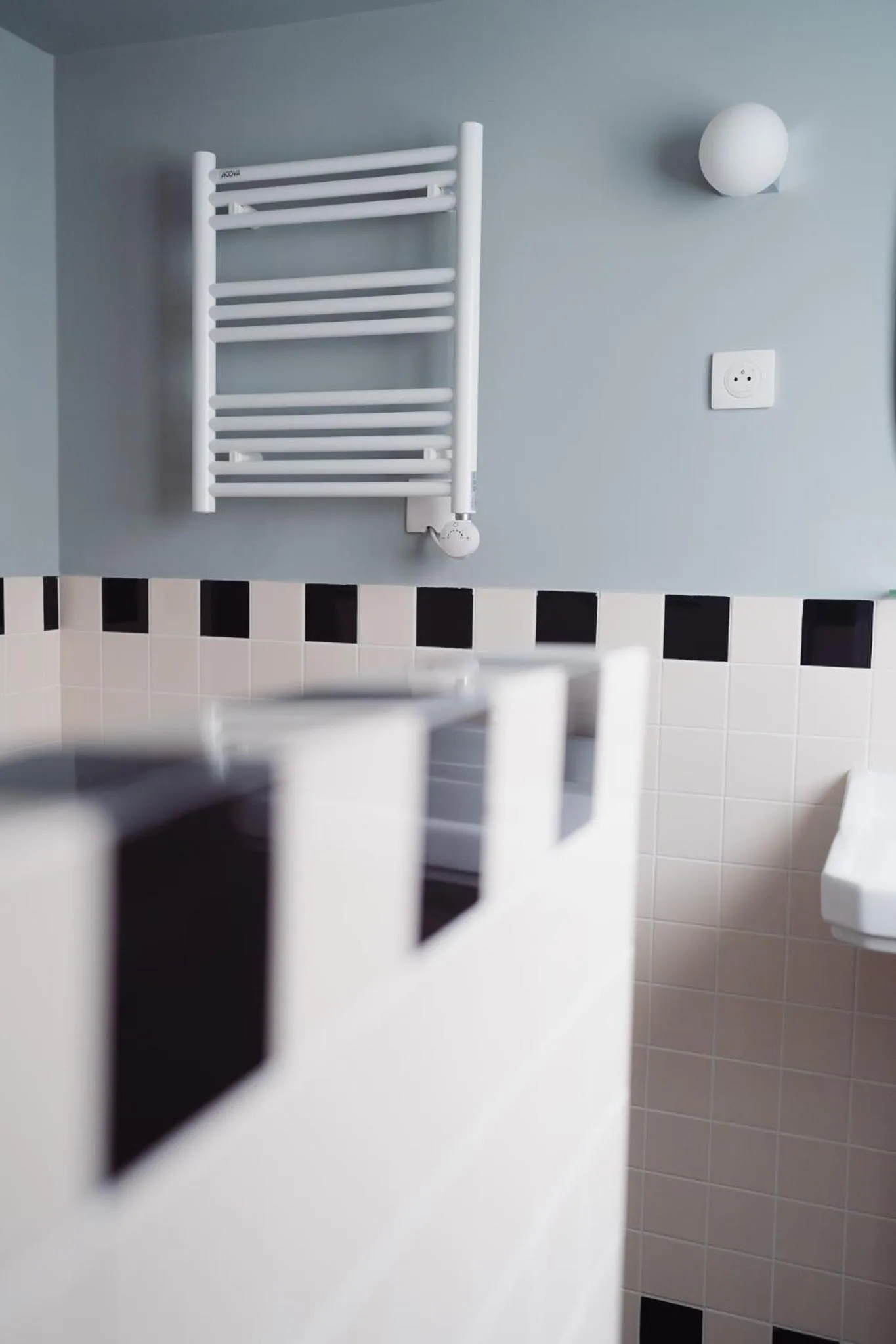 Bathroom, Bed in LALA Hôtel