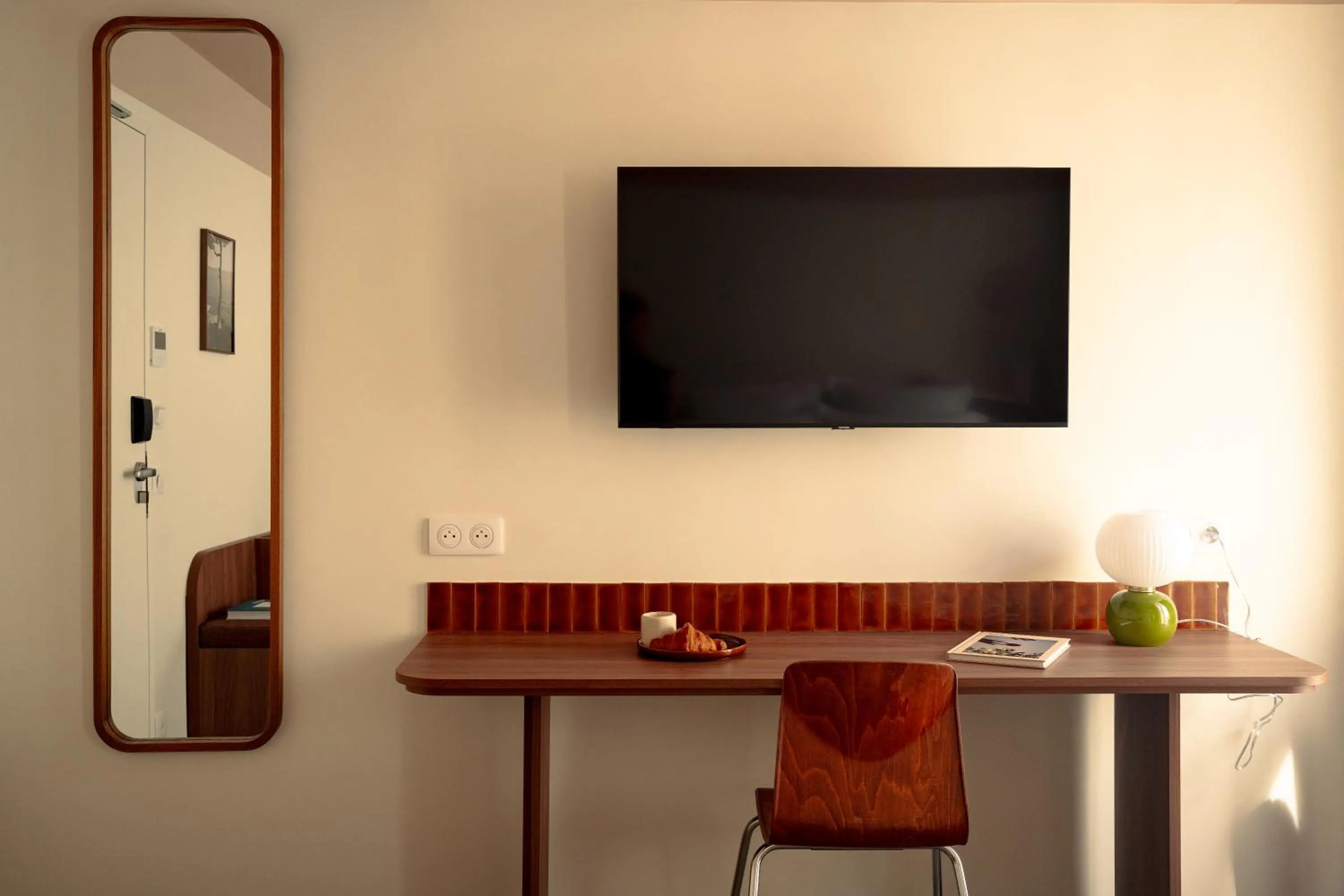 Photo of the whole room in LALA Hôtel