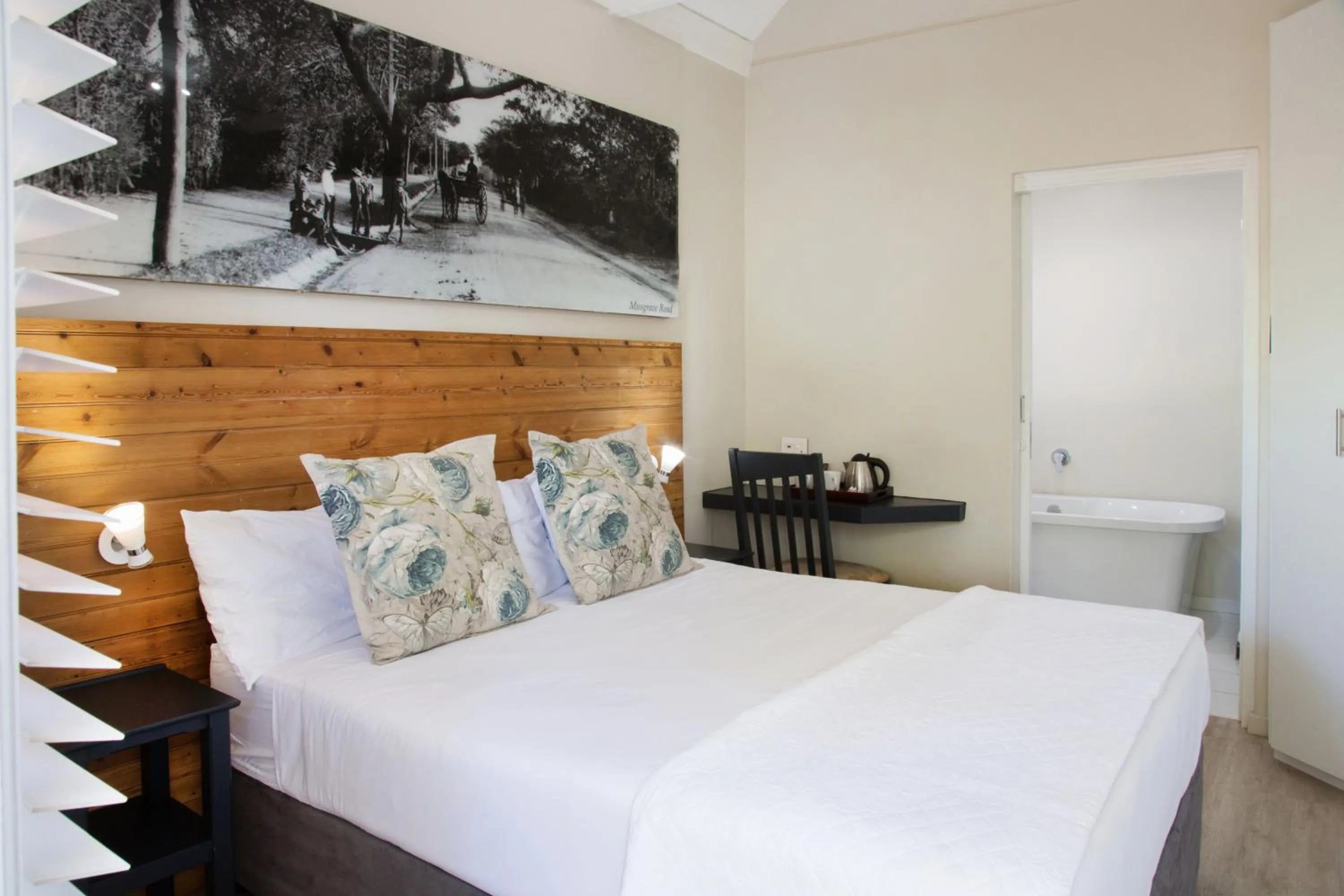 Bed in Madeline Grove Bed & Breakfast