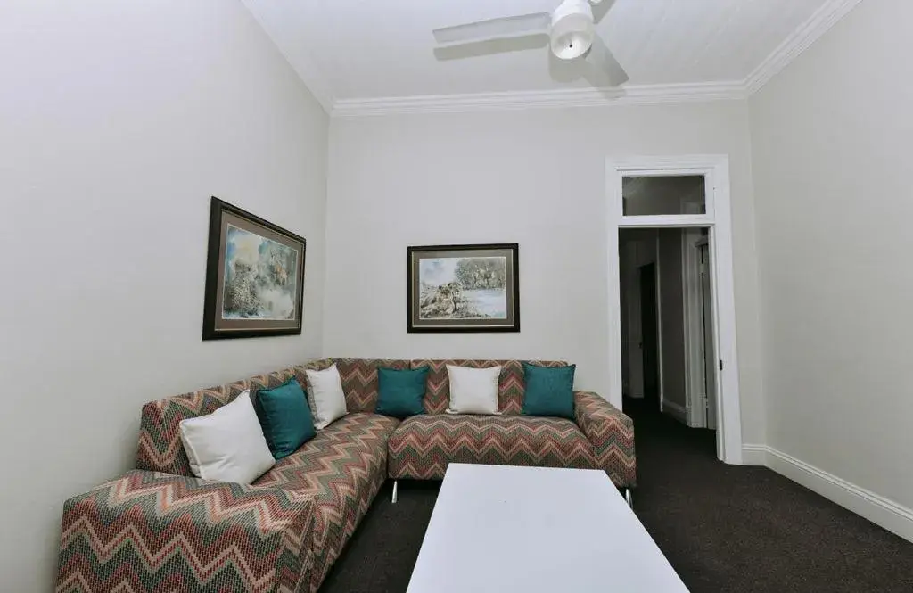 Family Room with Shared Bathroom in Madeline Grove Bed & Breakfast Family Room with Shared Bathroom in Madeline Grove Bed & Breakfast