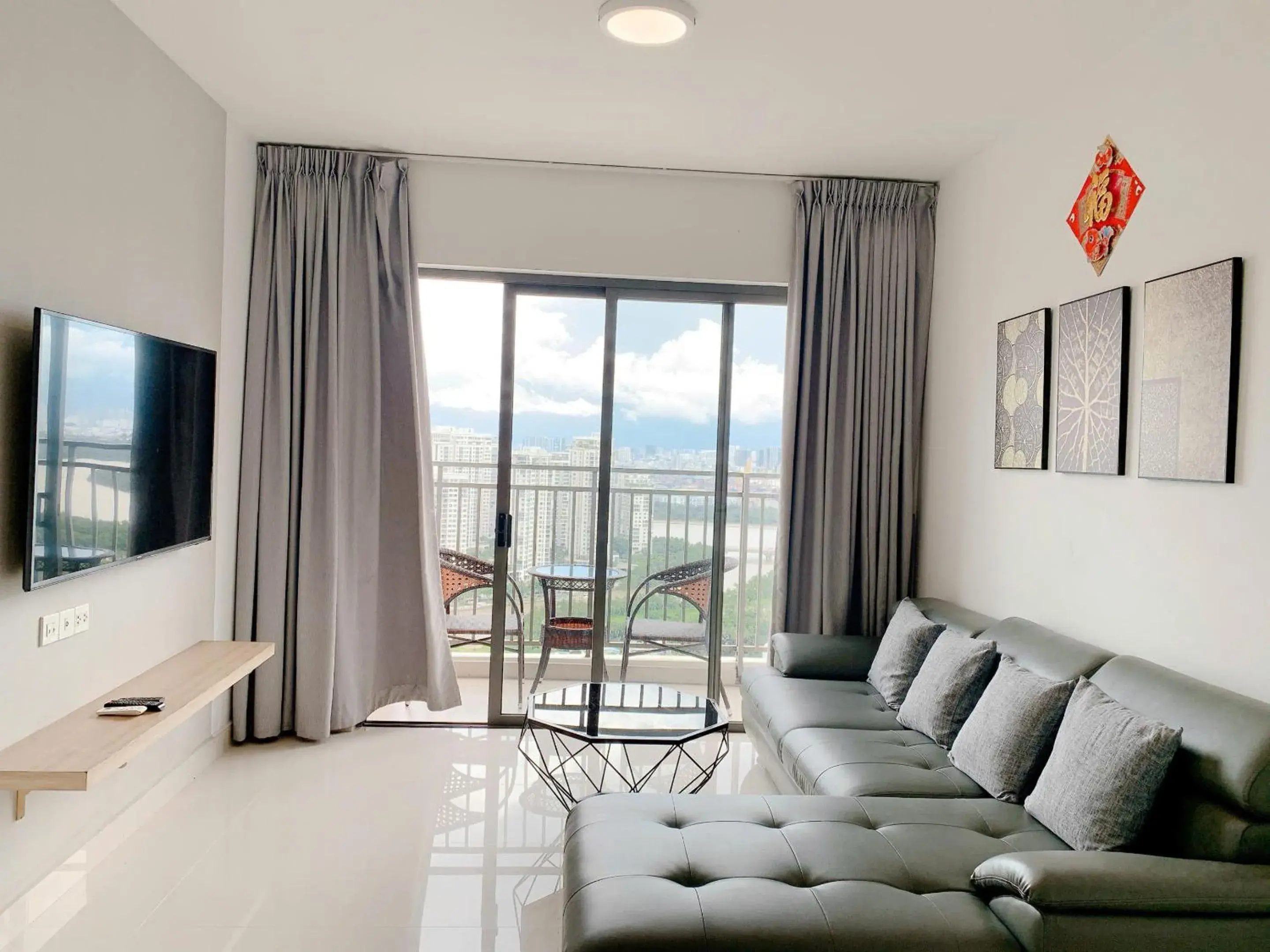 Three-Bedroom Apartment with Balcony in The Sun Avenue Serviced Apartment Three-Bedroom Apartment with Balcony in The Sun Avenue Serviced Apartment