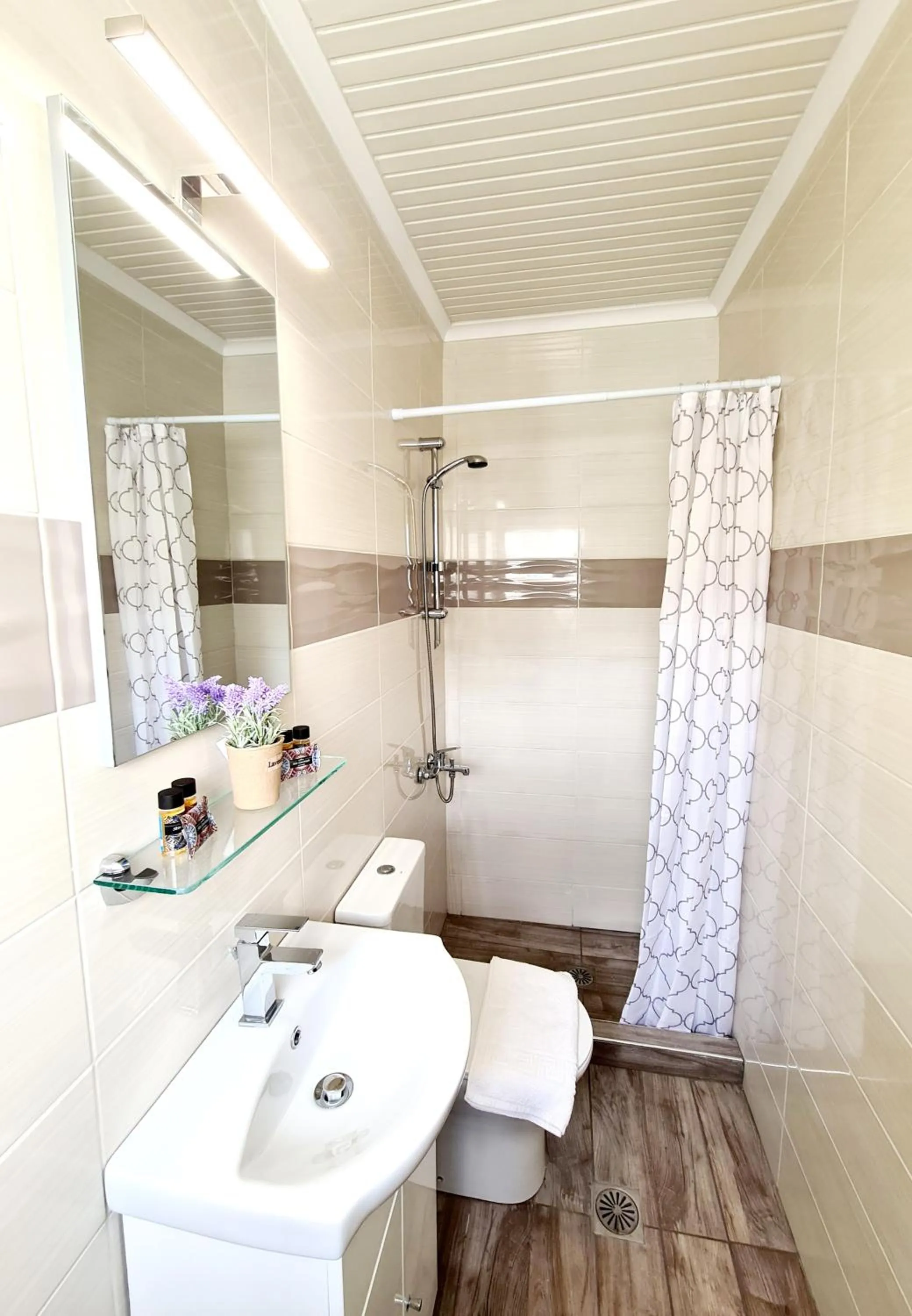 Shower in Avra Rooms