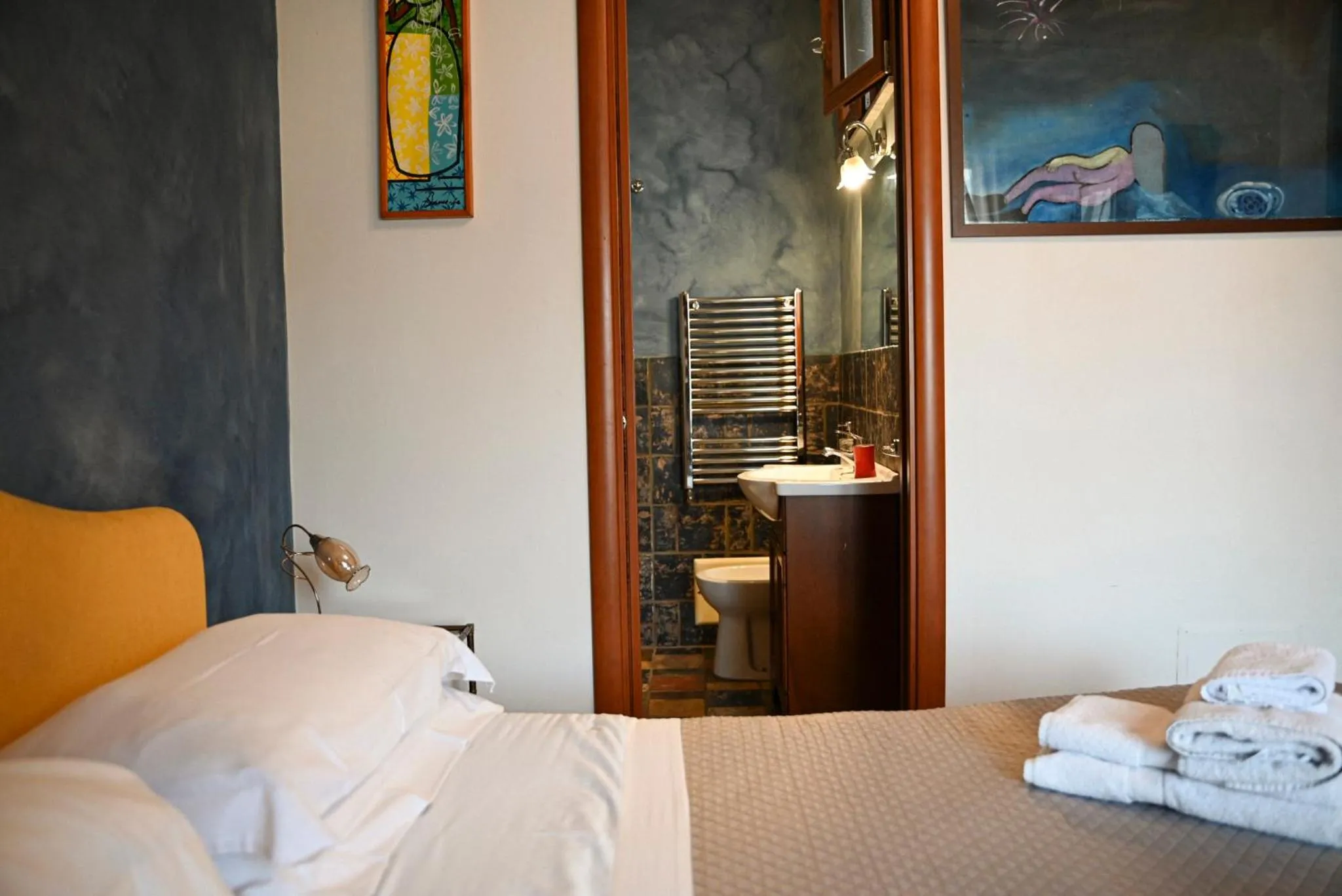 Shower, Bed in B&B Casamiranapoli