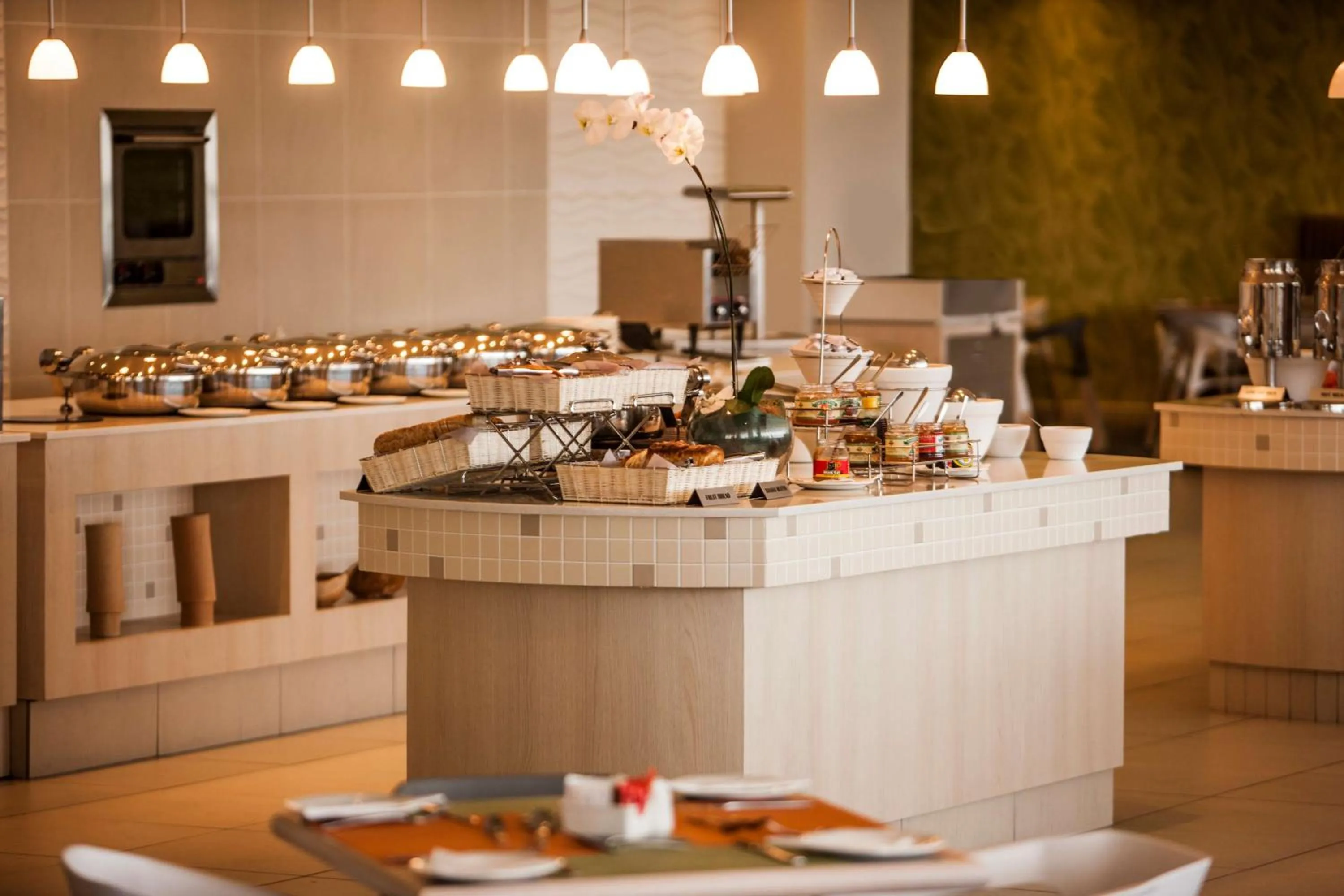 Restaurant/places to eat in Garden Court South Beach