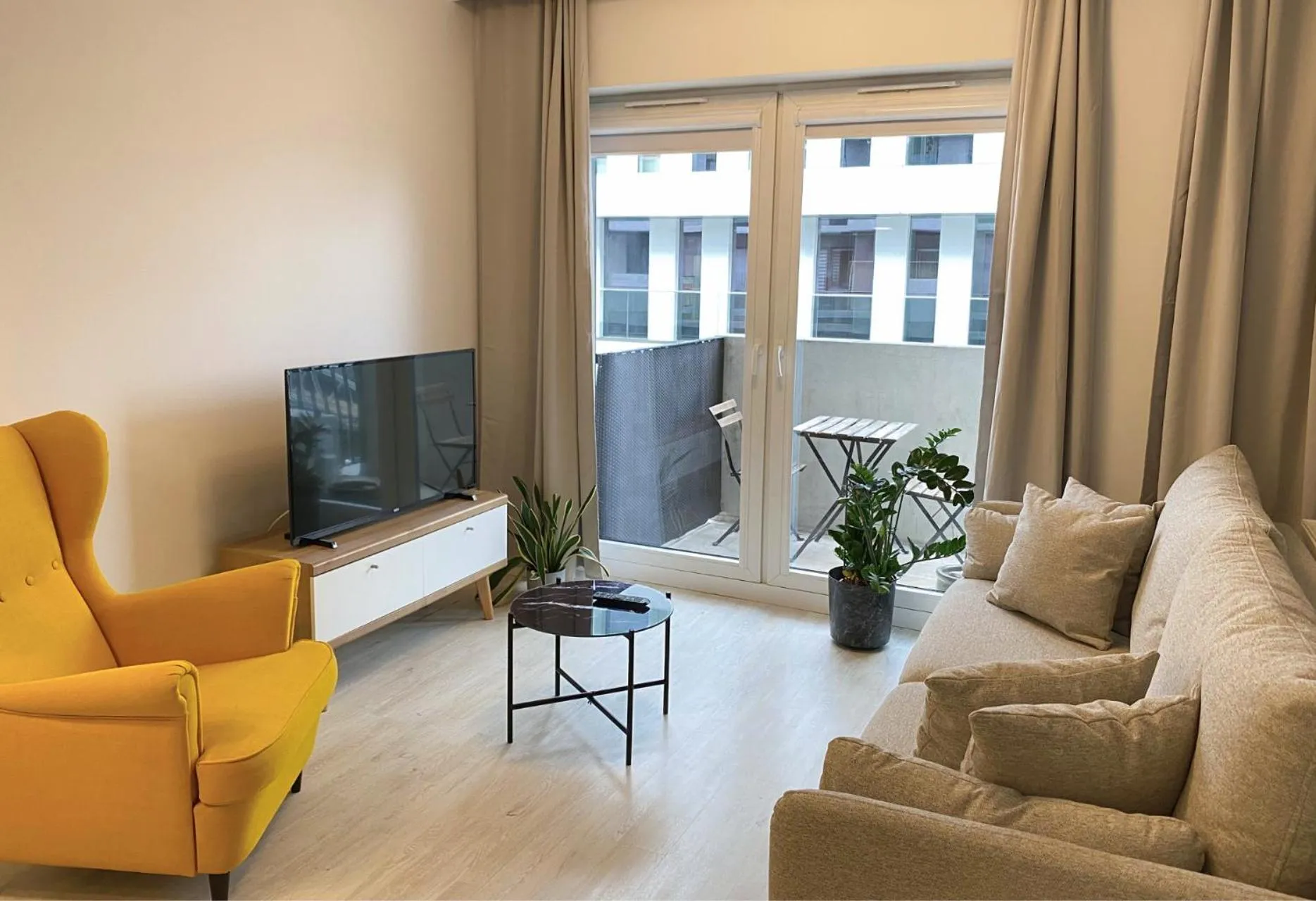 Communal lounge/ TV room in apartamenty-wroc Kurkowa 14