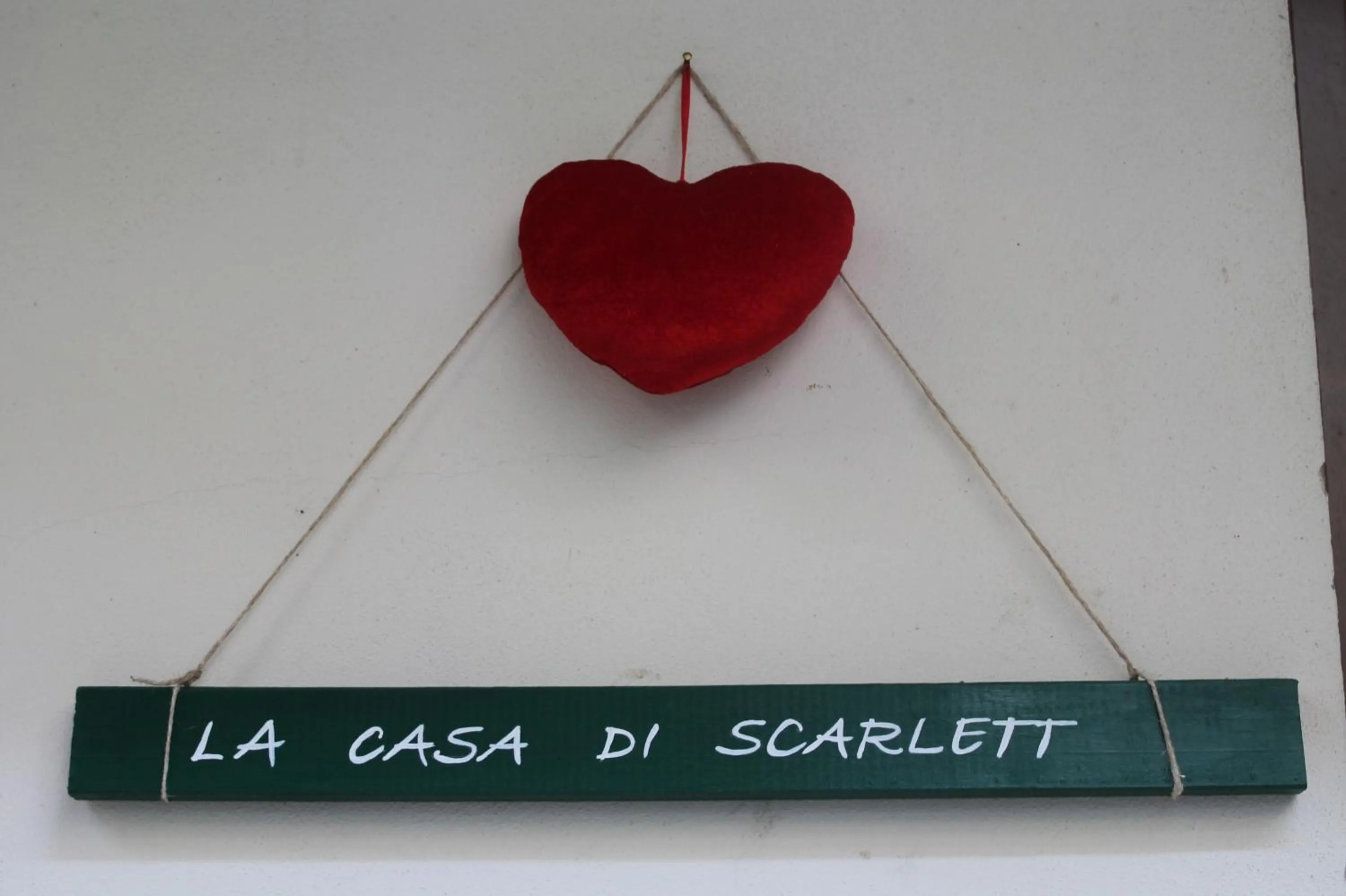 Property logo or sign in La Casa Di Scarlett