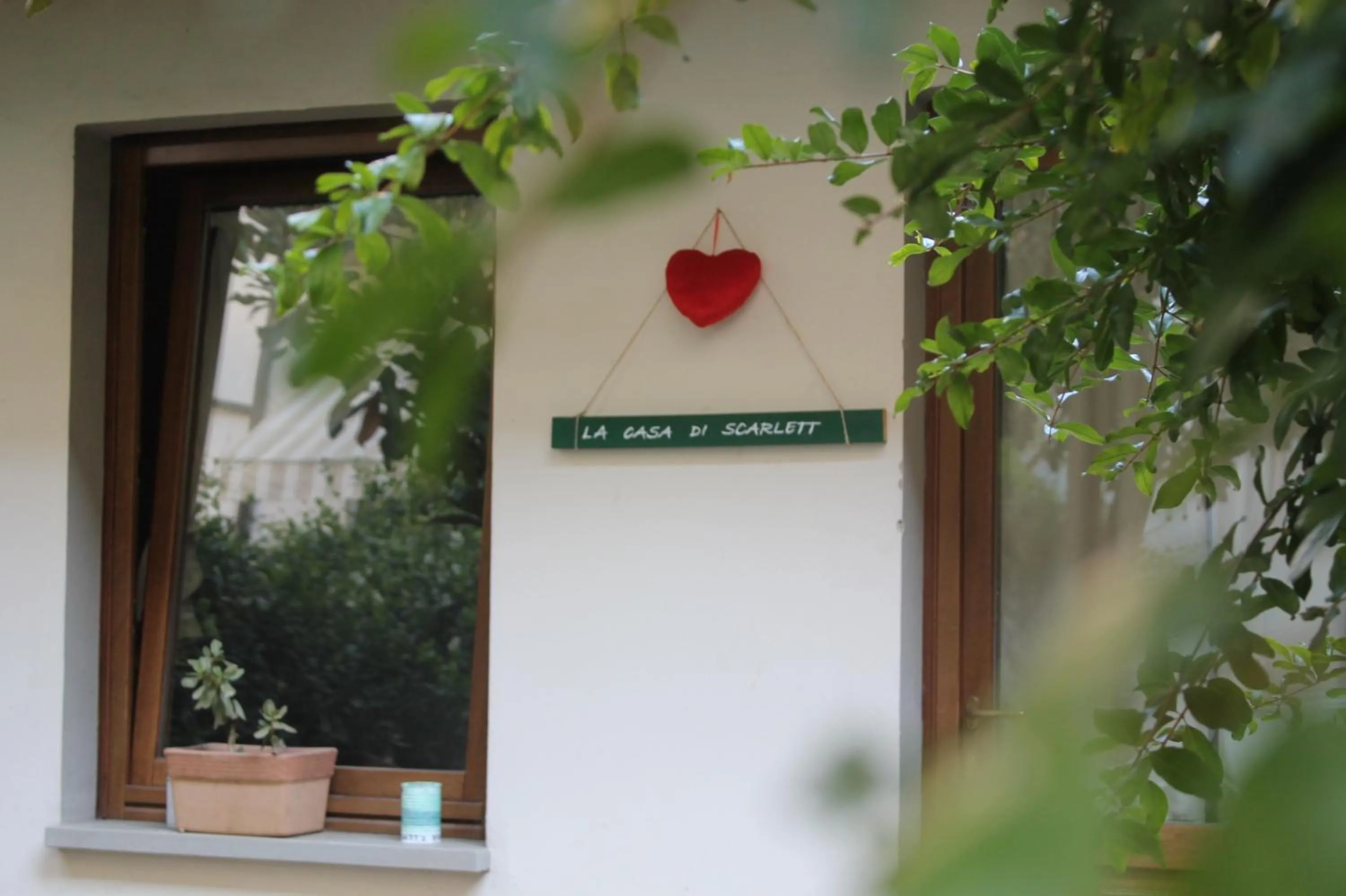 Facade/entrance in La Casa Di Scarlett