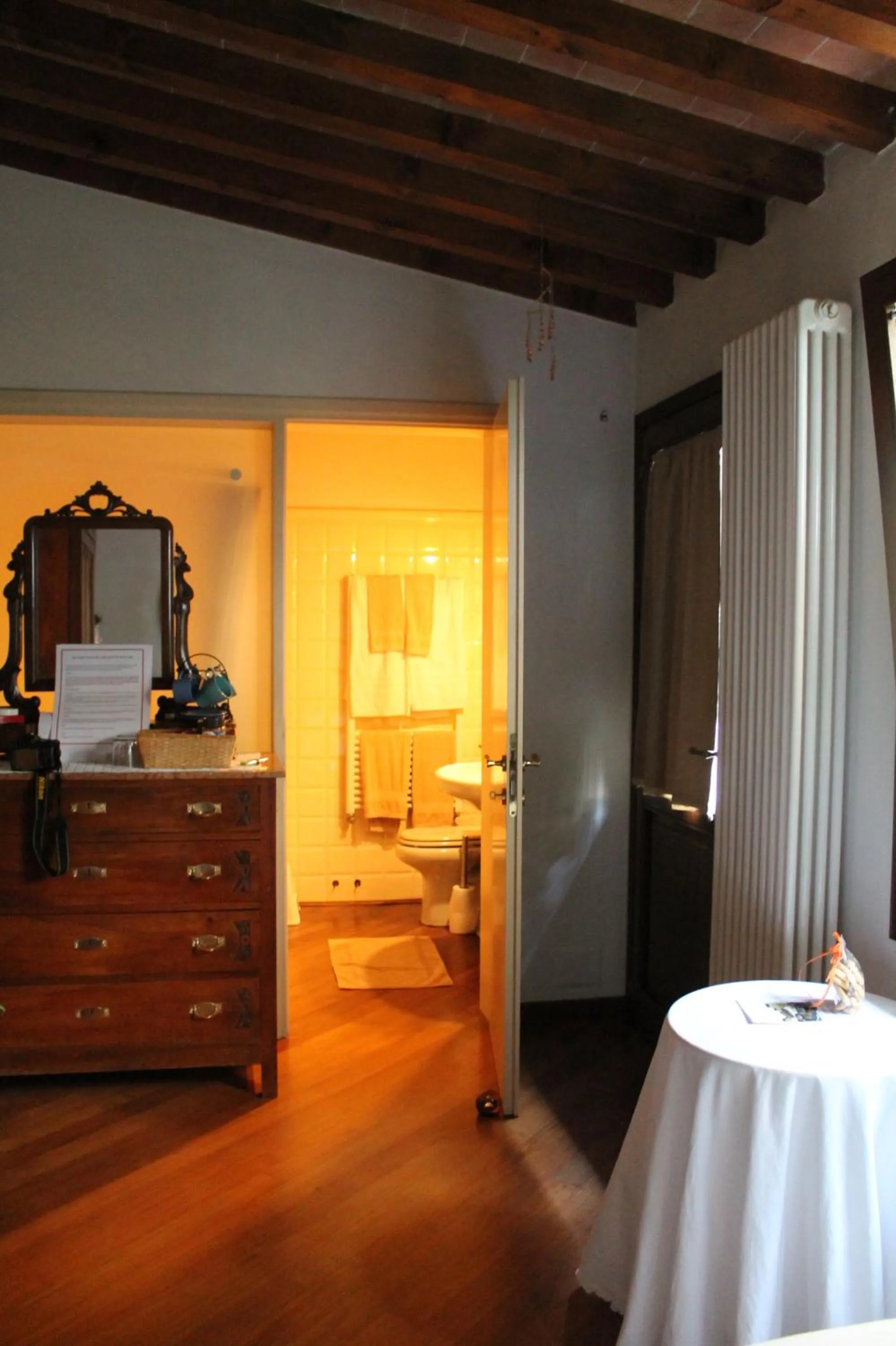 Bathroom, Bed in La Casa Di Scarlett