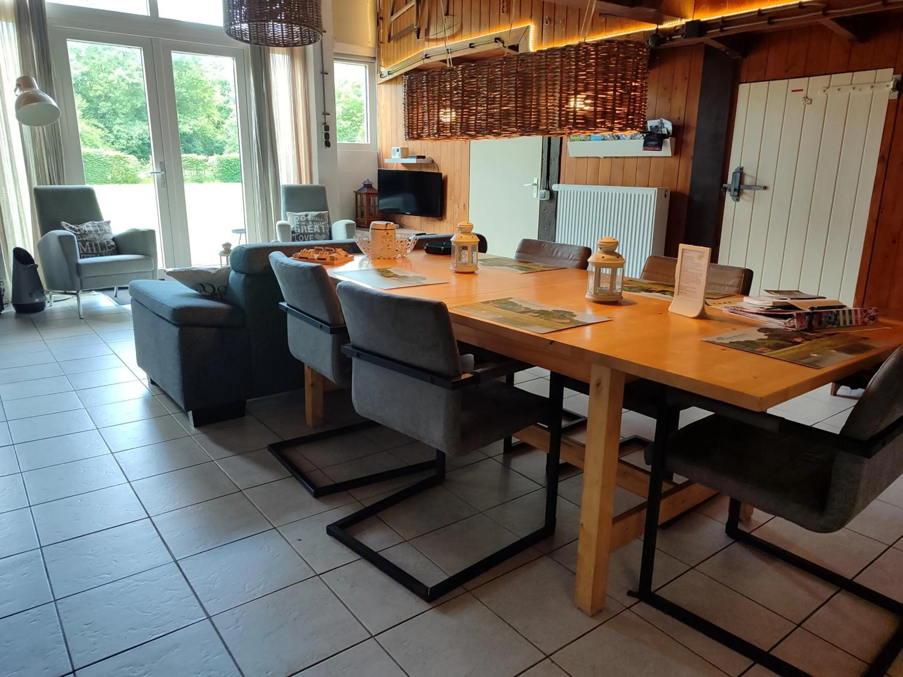 Dining area in B&B Verwoldsehof 'Op de deel'