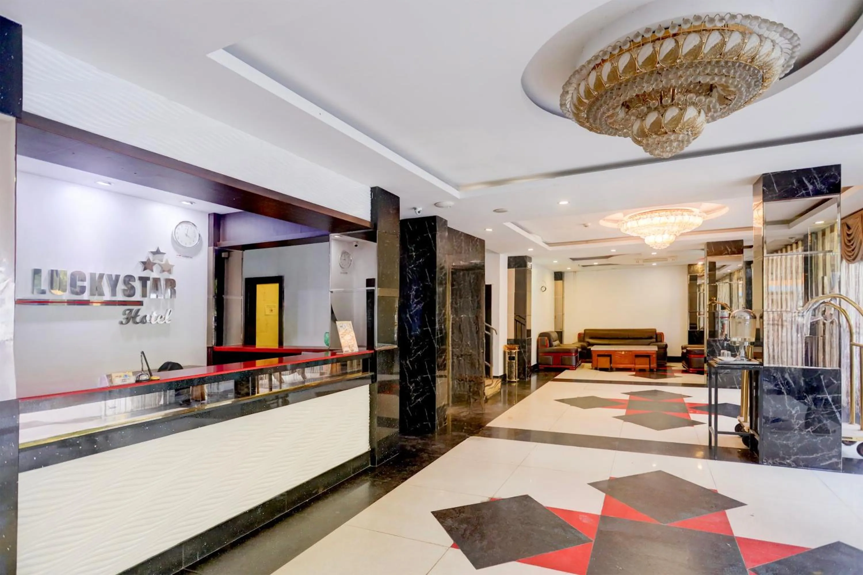 Lobby or reception in Townhouse Oak Batam near Grand Batam Mall formerly Lucky Star Hotel