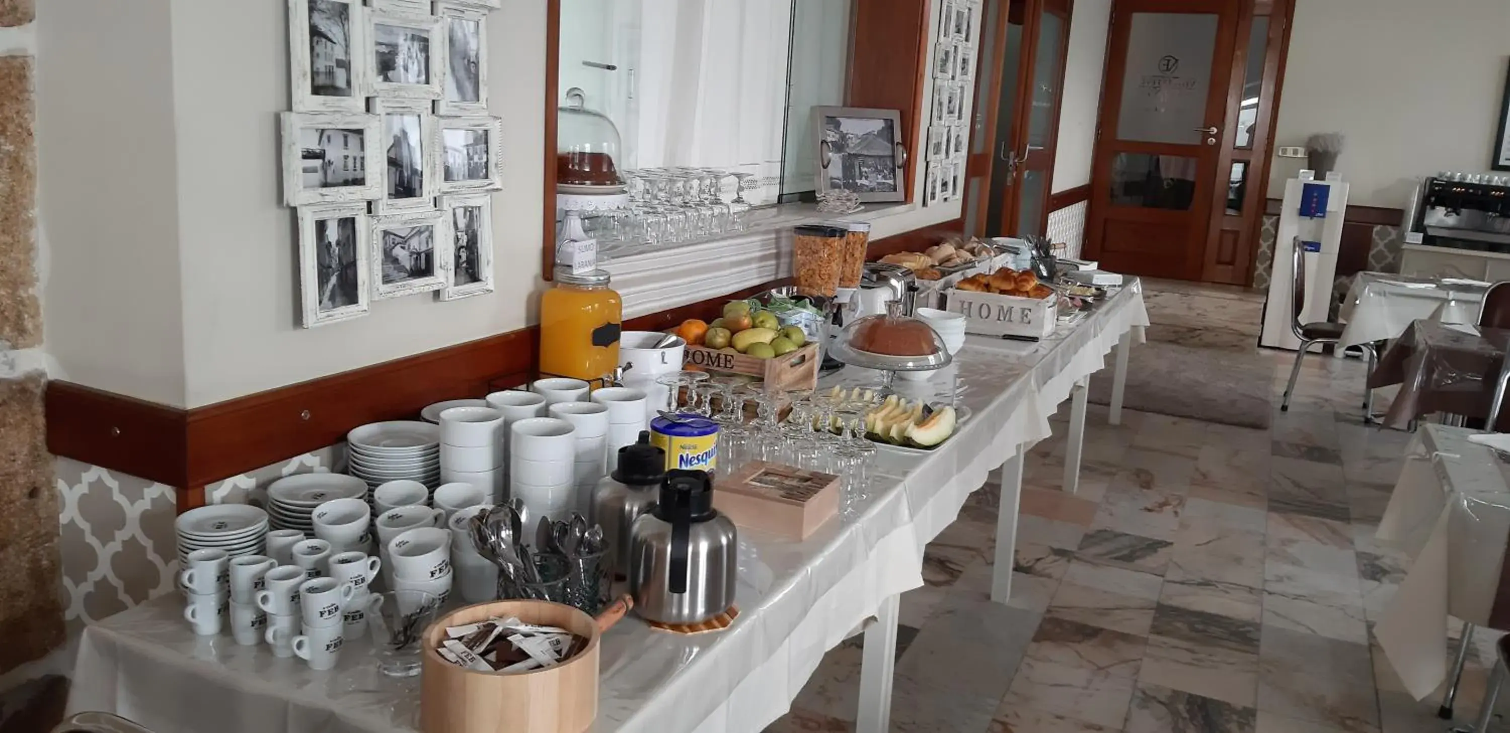 Breakfast in Hotel Vila Esteves Breakfast in Hotel Vila Esteves