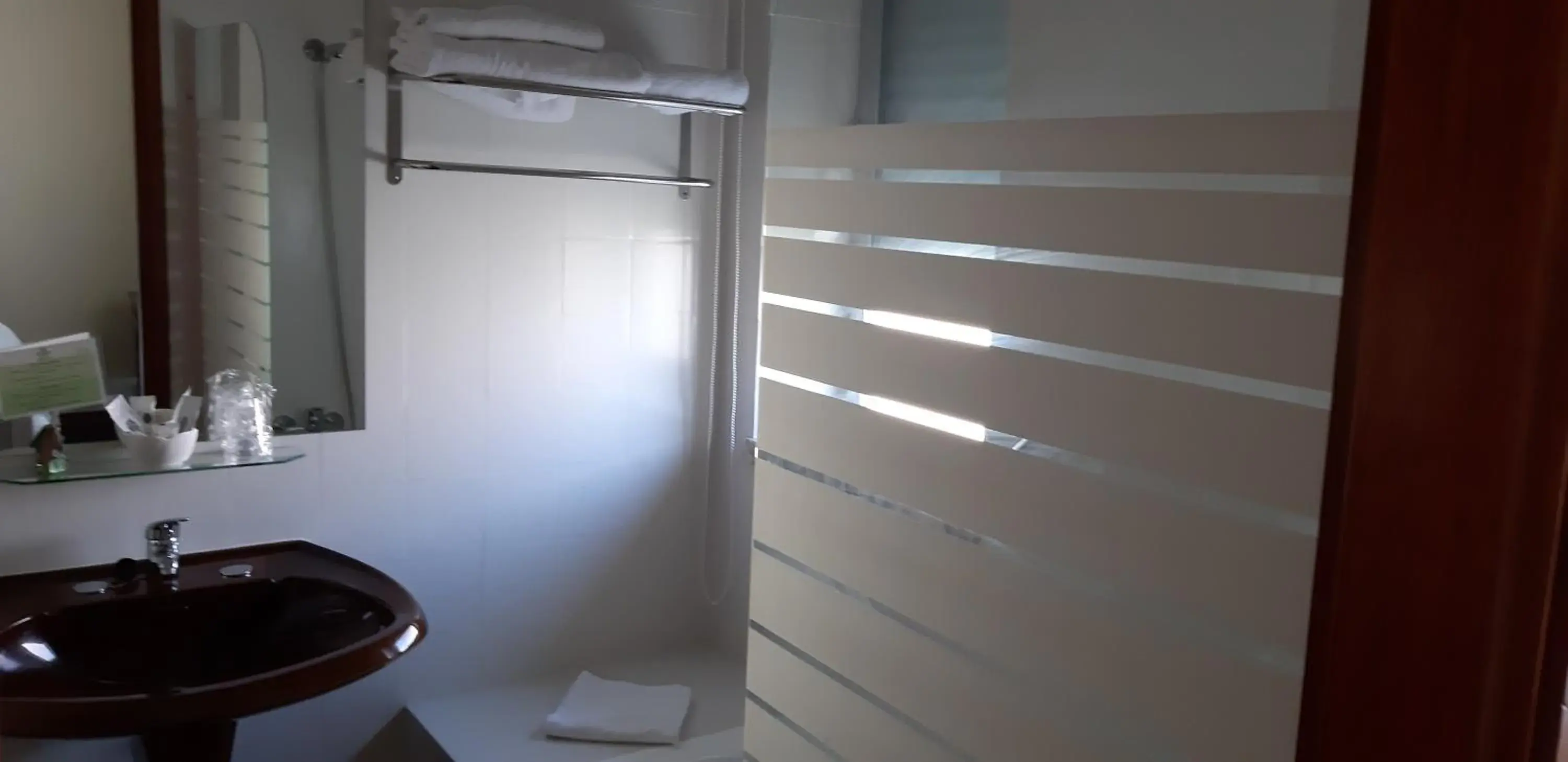 Bathroom in Hotel Vila Esteves Bathroom in Hotel Vila Esteves