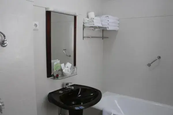 Bathroom in Hotel Vila Esteves Bathroom in Hotel Vila Esteves