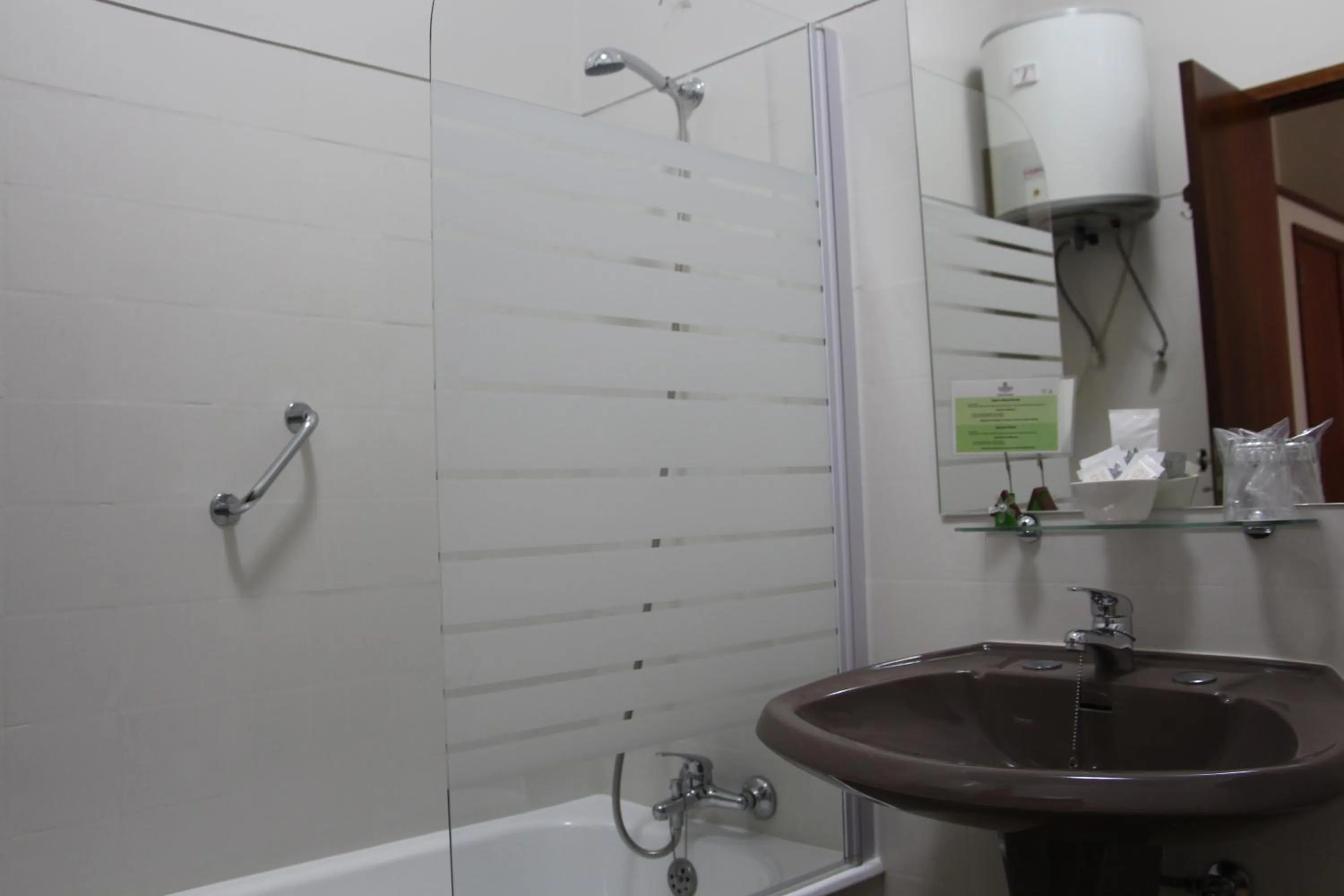 Shower in Hotel Vila Esteves