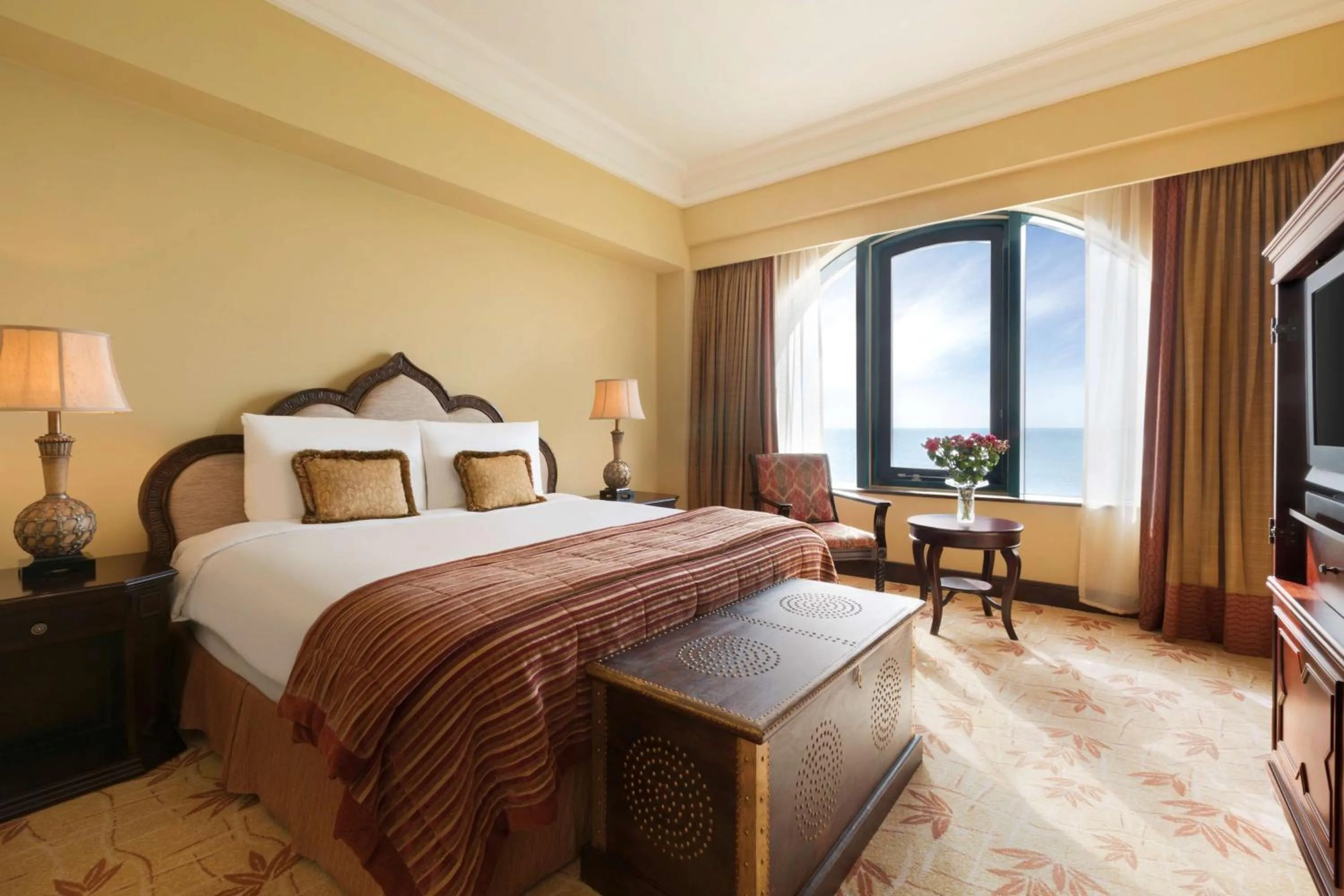 Property building, Bed in Djibouti Palace Kempinski