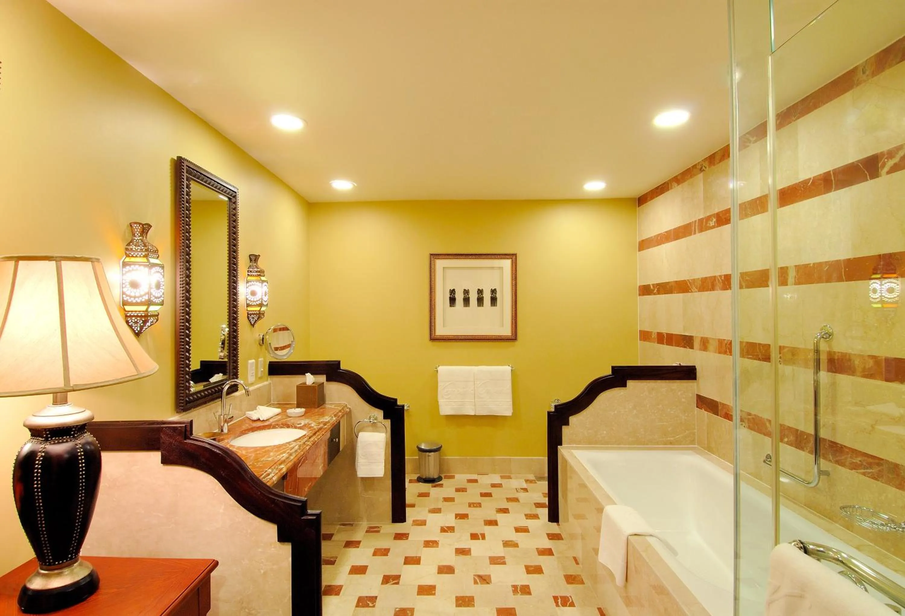 Shower, Bed in Djibouti Palace Kempinski