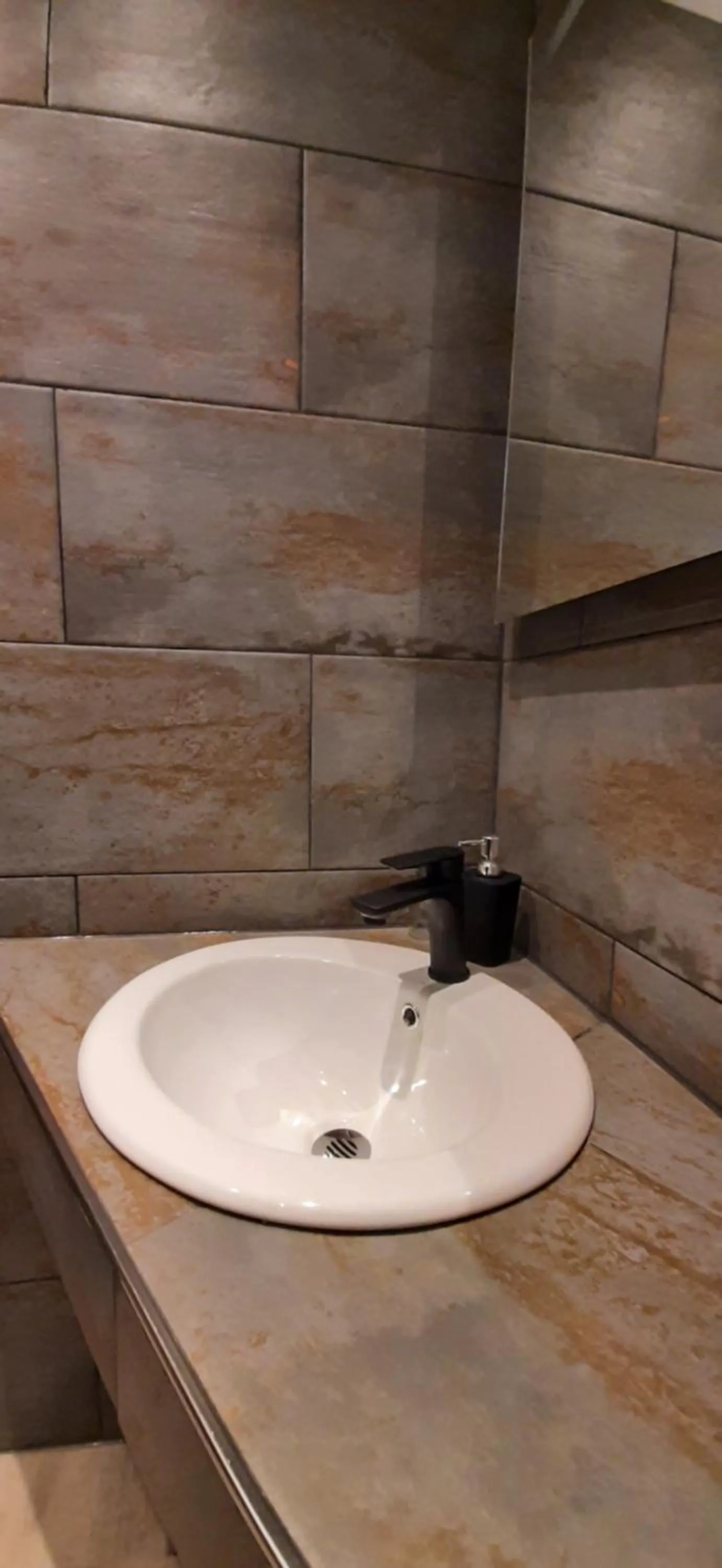 Haus Sieben - Singer Lydia