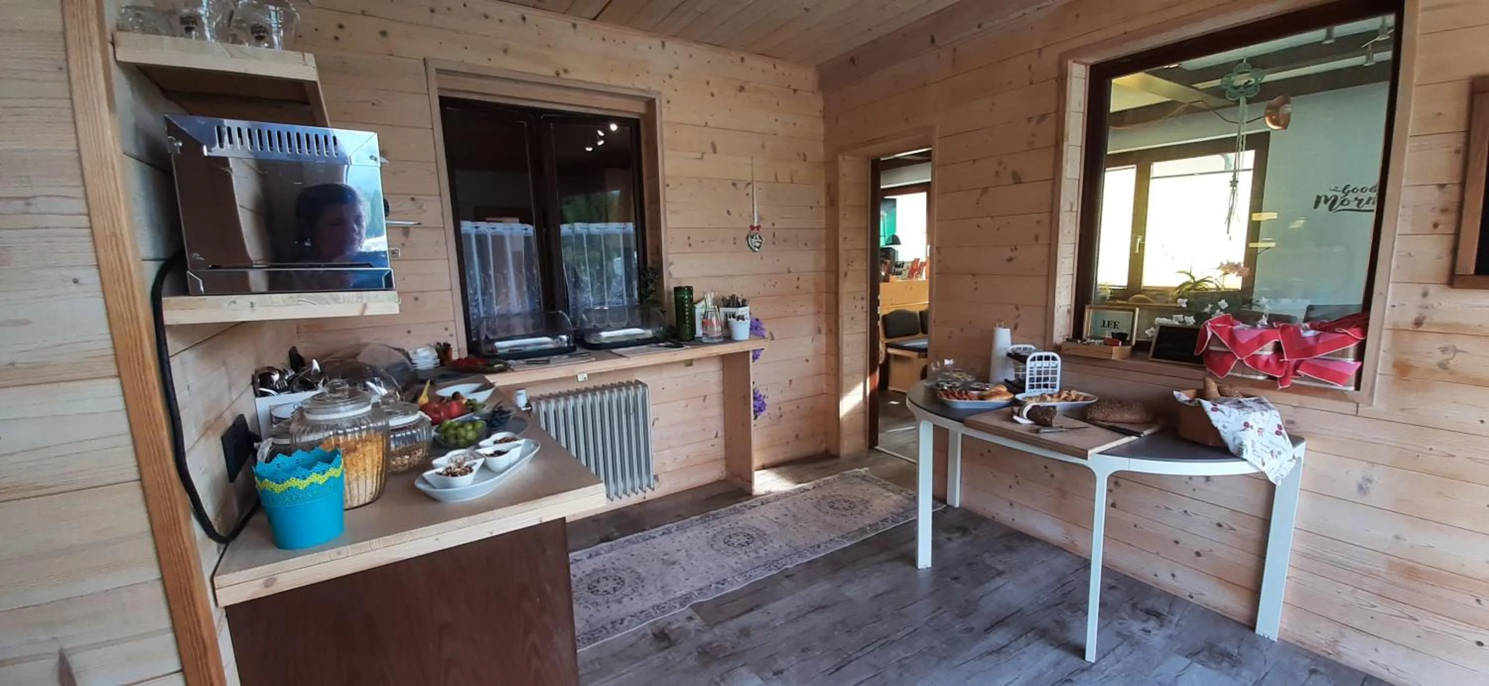 Haus Sieben - Singer Lydia