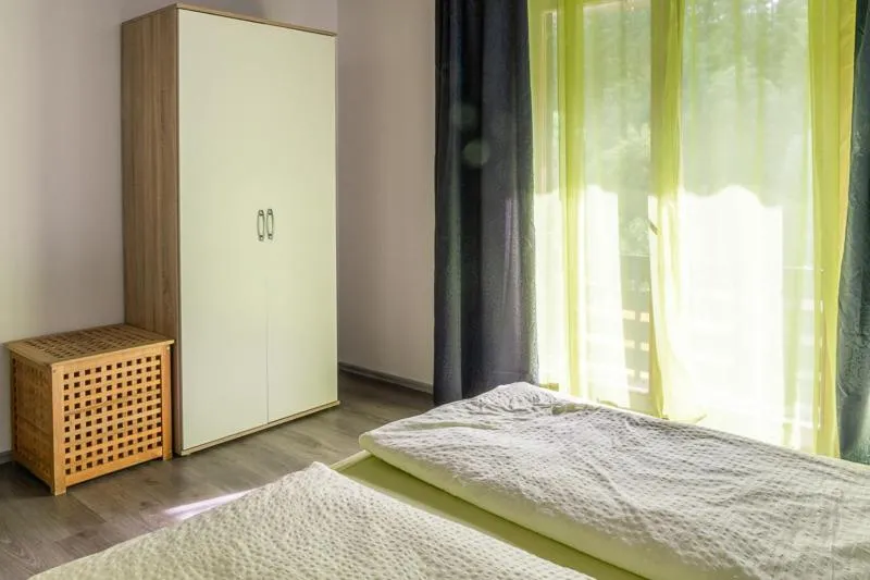 Bedroom, Bed in Haus Sieben - Singer Lydia